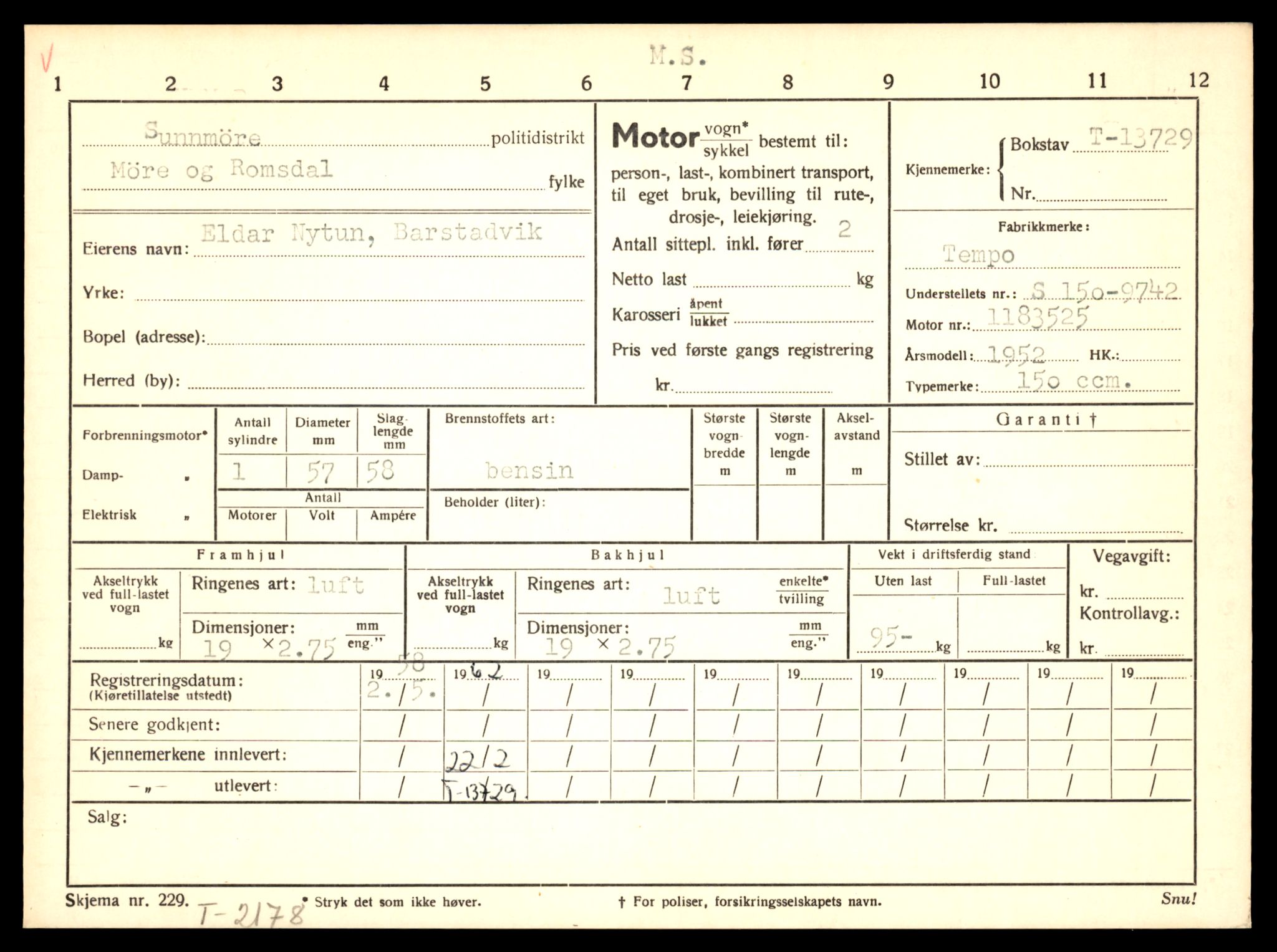 Møre og Romsdal vegkontor - Ålesund trafikkstasjon, AV/SAT-A-4099/F/Fe/L0041: Registreringskort for kjøretøy T 13710 - T 13905, 1927-1998, p. 319