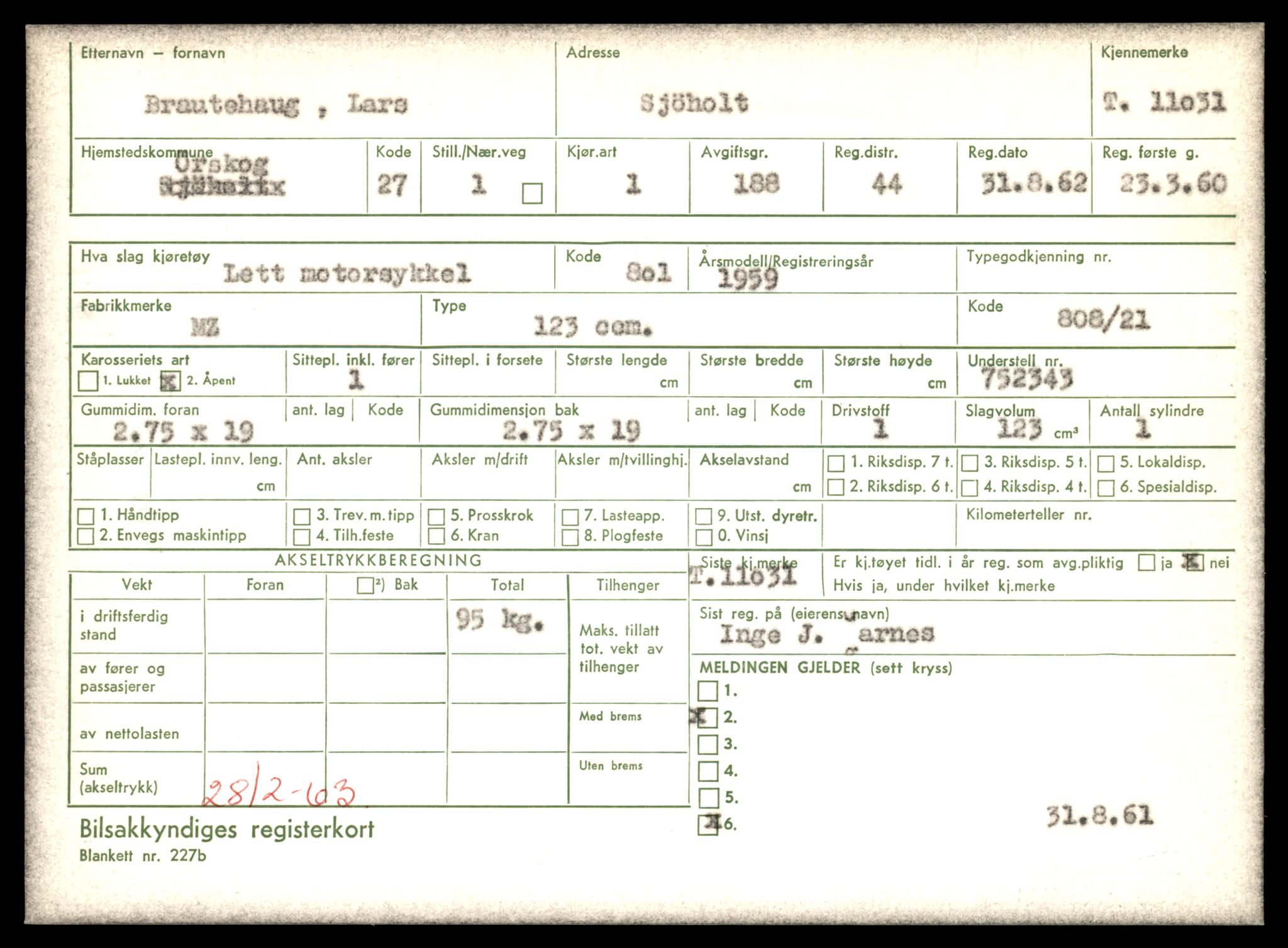 Møre og Romsdal vegkontor - Ålesund trafikkstasjon, AV/SAT-A-4099/F/Fe/L0025: Registreringskort for kjøretøy T 10931 - T 11045, 1927-1998, p. 2704