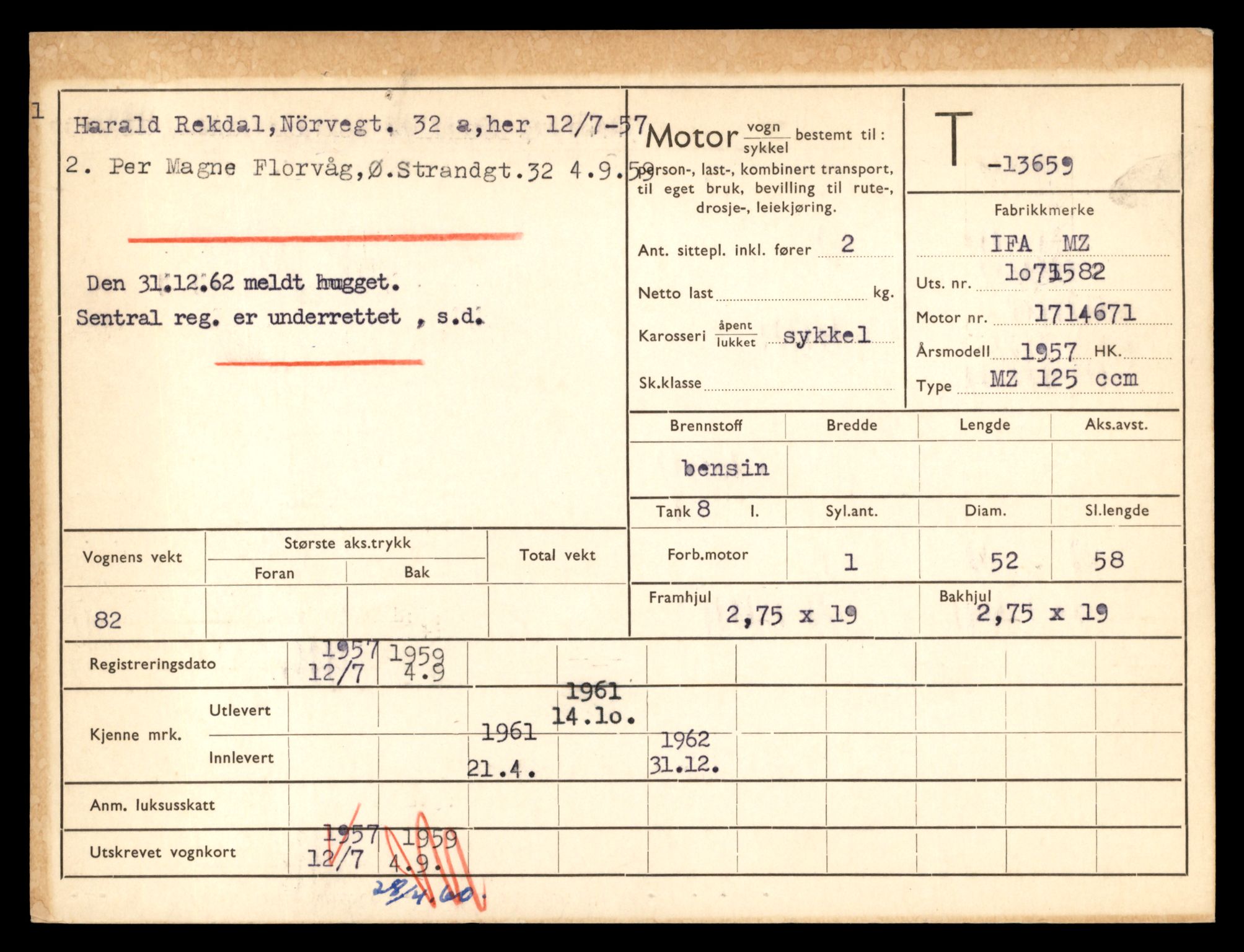 Møre og Romsdal vegkontor - Ålesund trafikkstasjon, AV/SAT-A-4099/F/Fe/L0040: Registreringskort for kjøretøy T 13531 - T 13709, 1927-1998, p. 2195