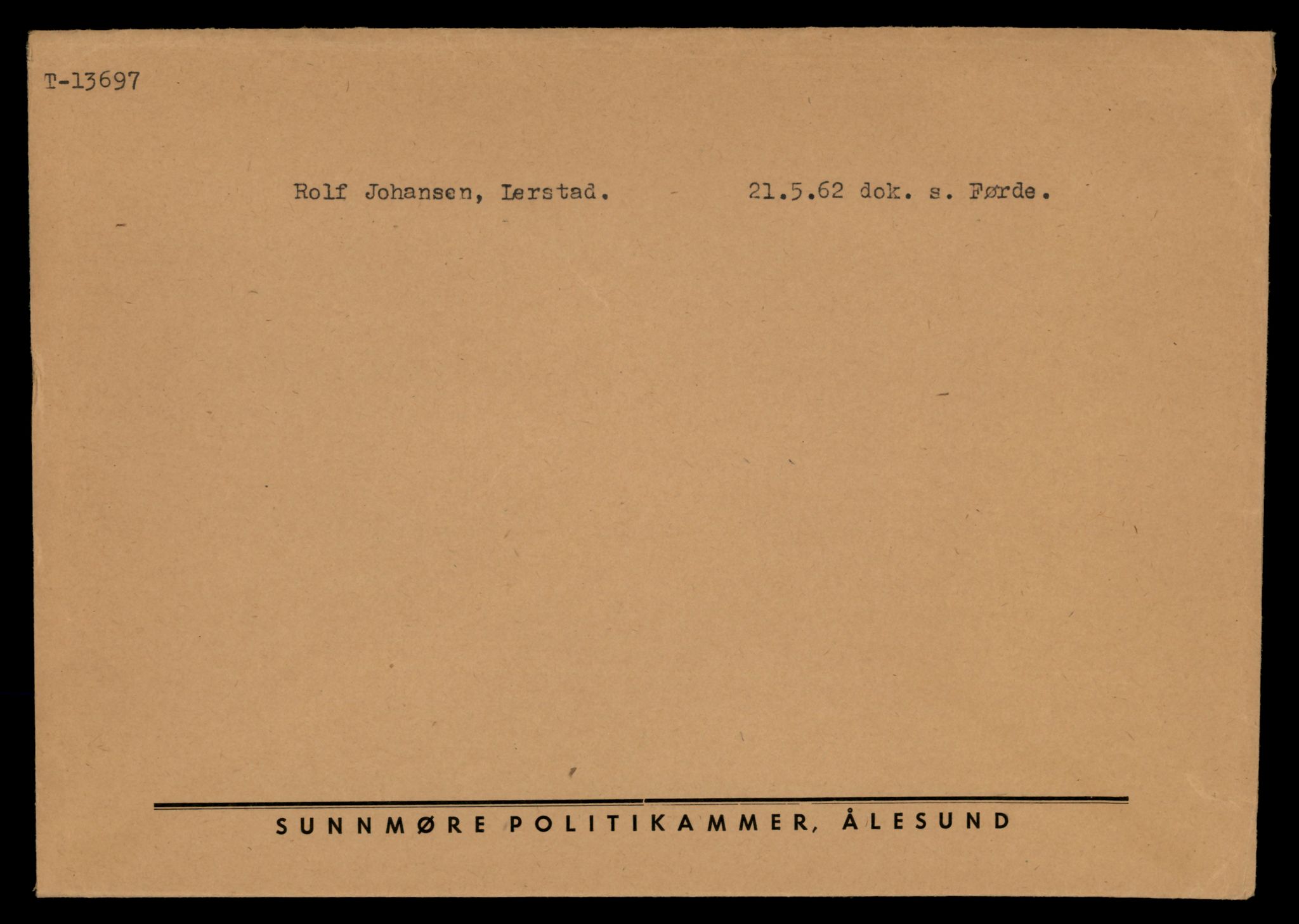 Møre og Romsdal vegkontor - Ålesund trafikkstasjon, AV/SAT-A-4099/F/Fe/L0040: Registreringskort for kjøretøy T 13531 - T 13709, 1927-1998, p. 2825