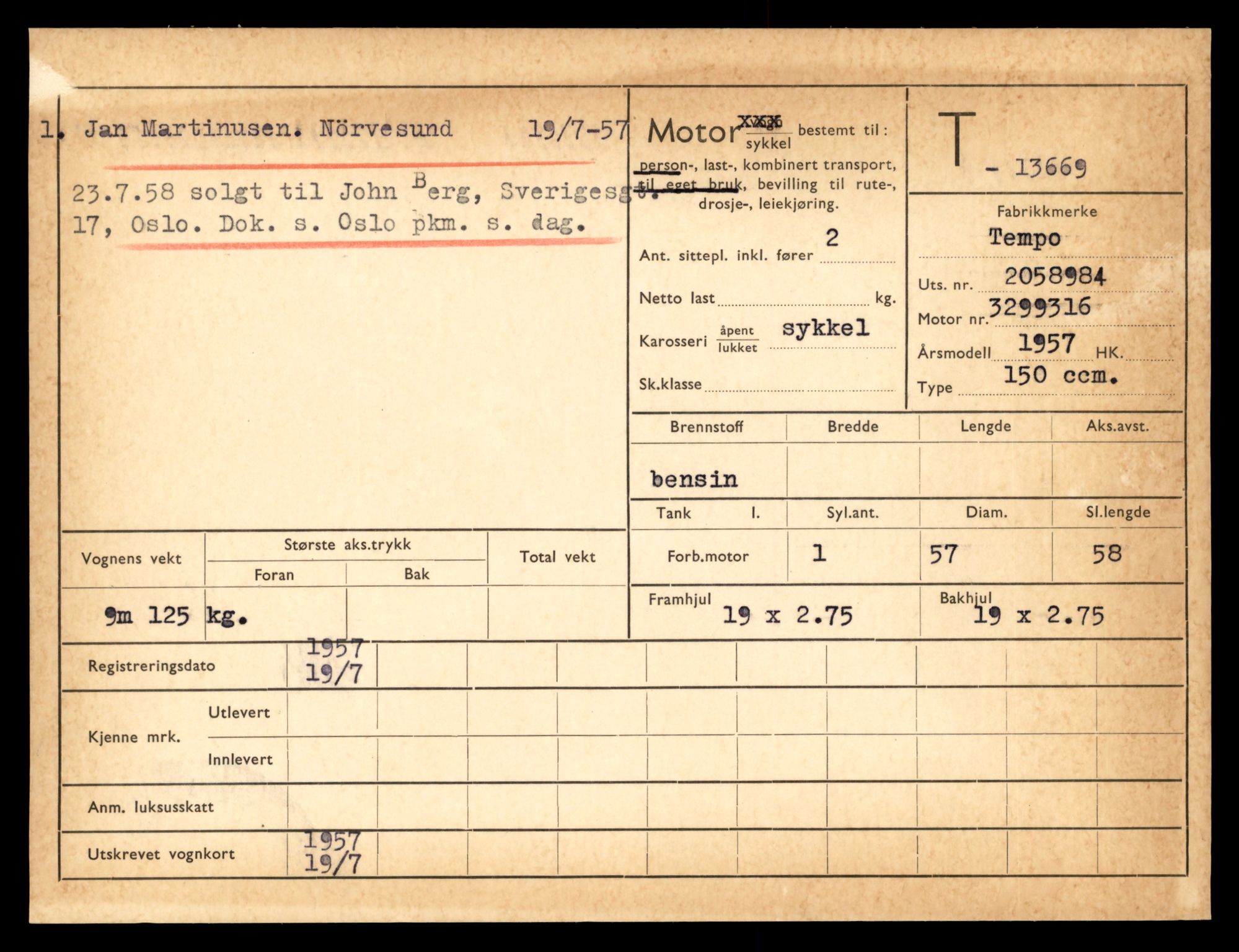 Møre og Romsdal vegkontor - Ålesund trafikkstasjon, AV/SAT-A-4099/F/Fe/L0040: Registreringskort for kjøretøy T 13531 - T 13709, 1927-1998, p. 2373