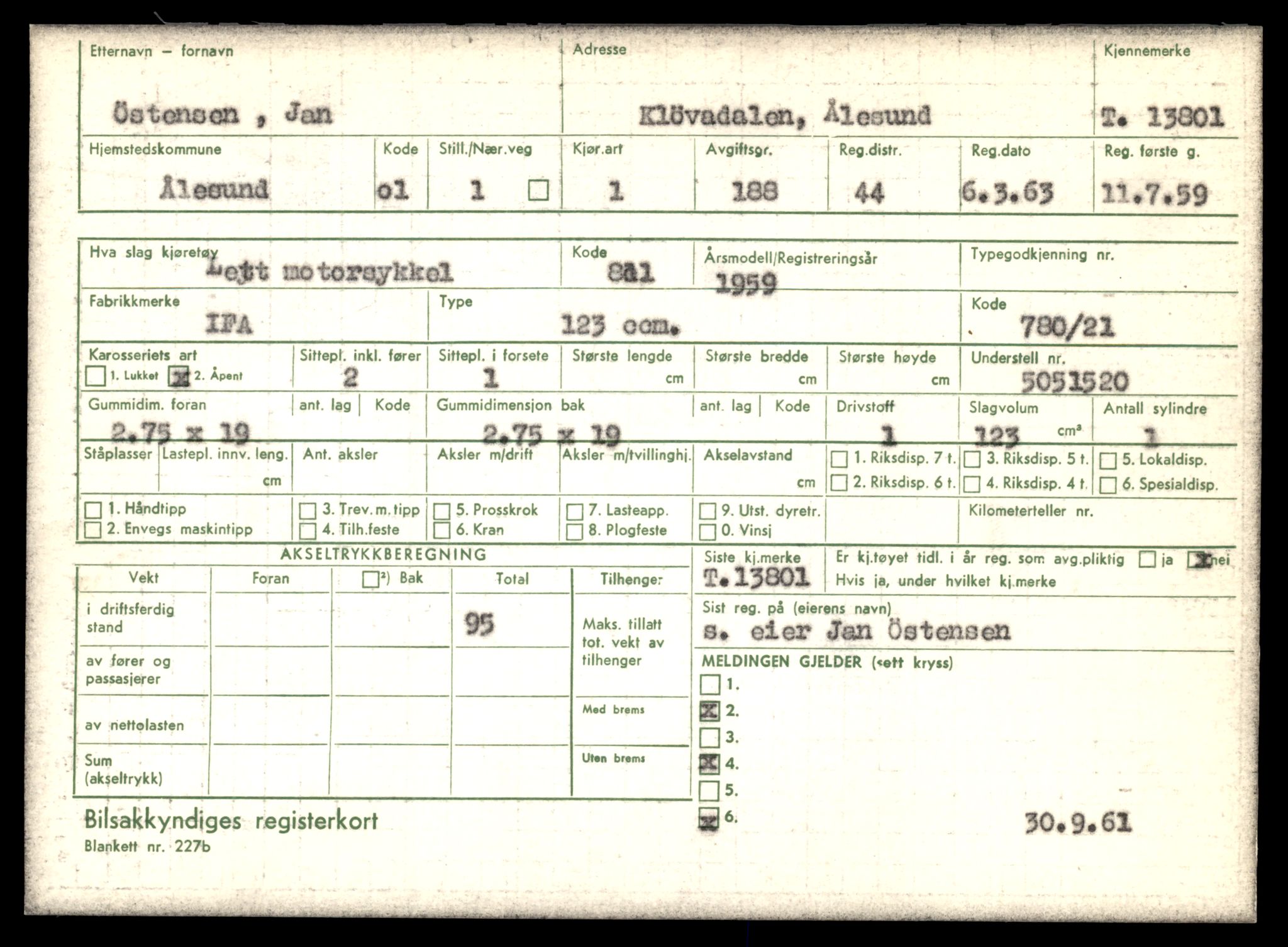 Møre og Romsdal vegkontor - Ålesund trafikkstasjon, AV/SAT-A-4099/F/Fe/L0041: Registreringskort for kjøretøy T 13710 - T 13905, 1927-1998, p. 1633