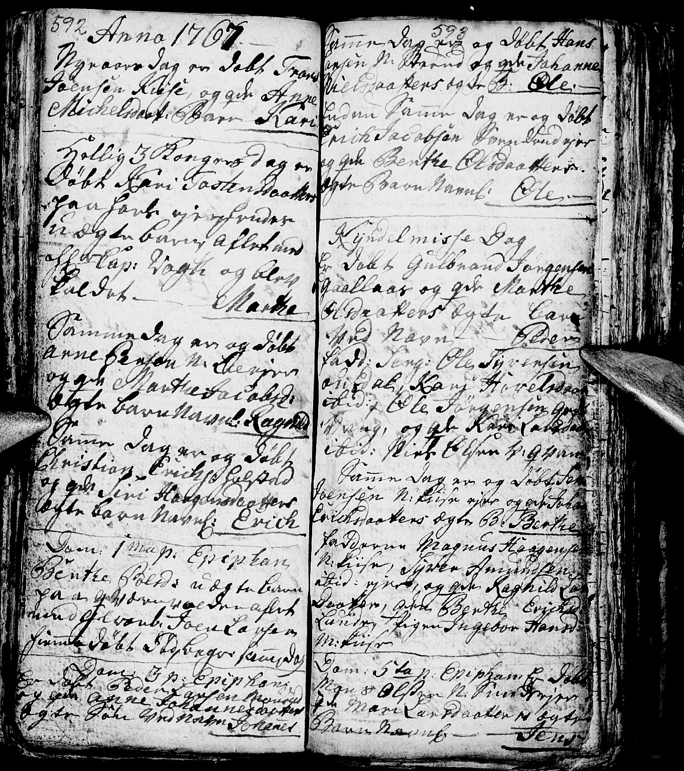 Nes prestekontor, Hedmark, AV/SAH-PREST-020/L/La/L0001: Parish register (copy) no. 1, 1663-1784, p. 592-593