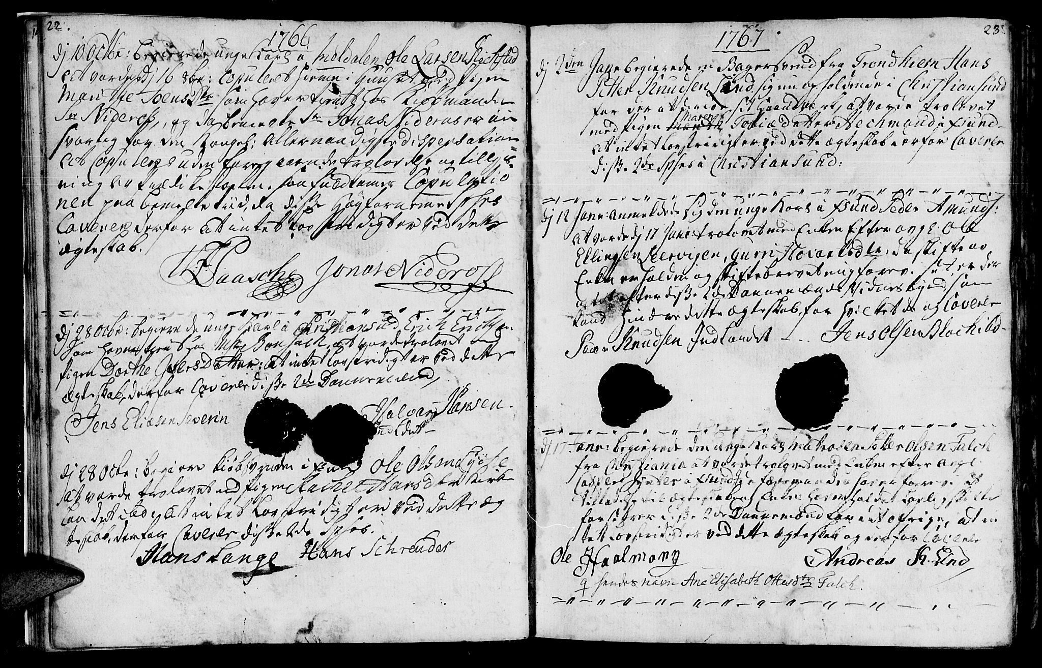 Ministerialprotokoller, klokkerbøker og fødselsregistre - Møre og Romsdal, SAT/A-1454/568/L0794: Parish register (official) no. 568A03, 1764-1801, p. 22-23