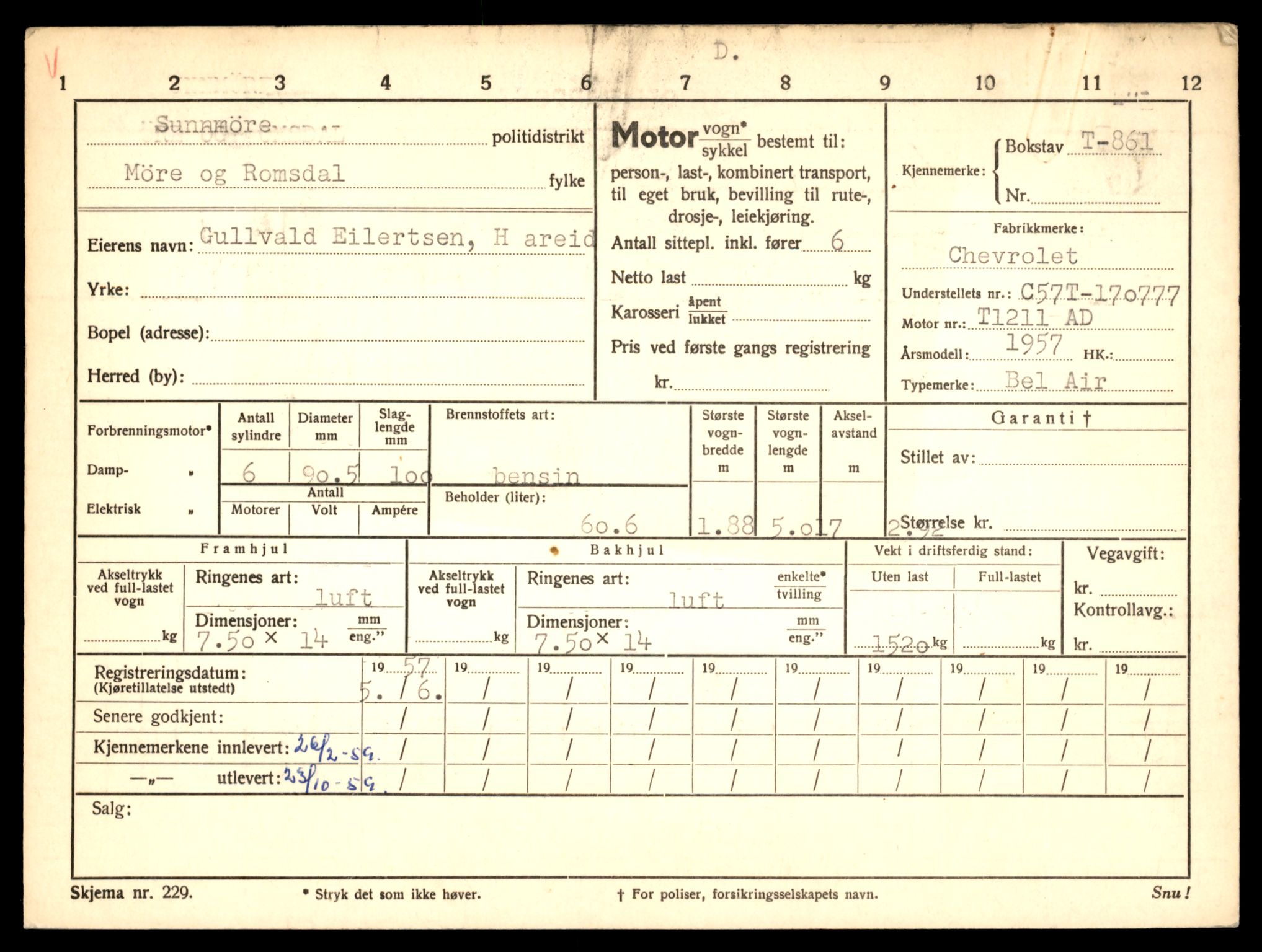 Møre og Romsdal vegkontor - Ålesund trafikkstasjon, SAT/A-4099/F/Fe/L0008: Registreringskort for kjøretøy T 747 - T 894, 1927-1998, p. 2590