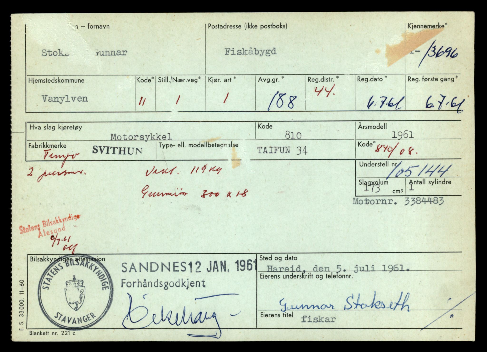 Møre og Romsdal vegkontor - Ålesund trafikkstasjon, AV/SAT-A-4099/F/Fe/L0040: Registreringskort for kjøretøy T 13531 - T 13709, 1927-1998, p. 2809