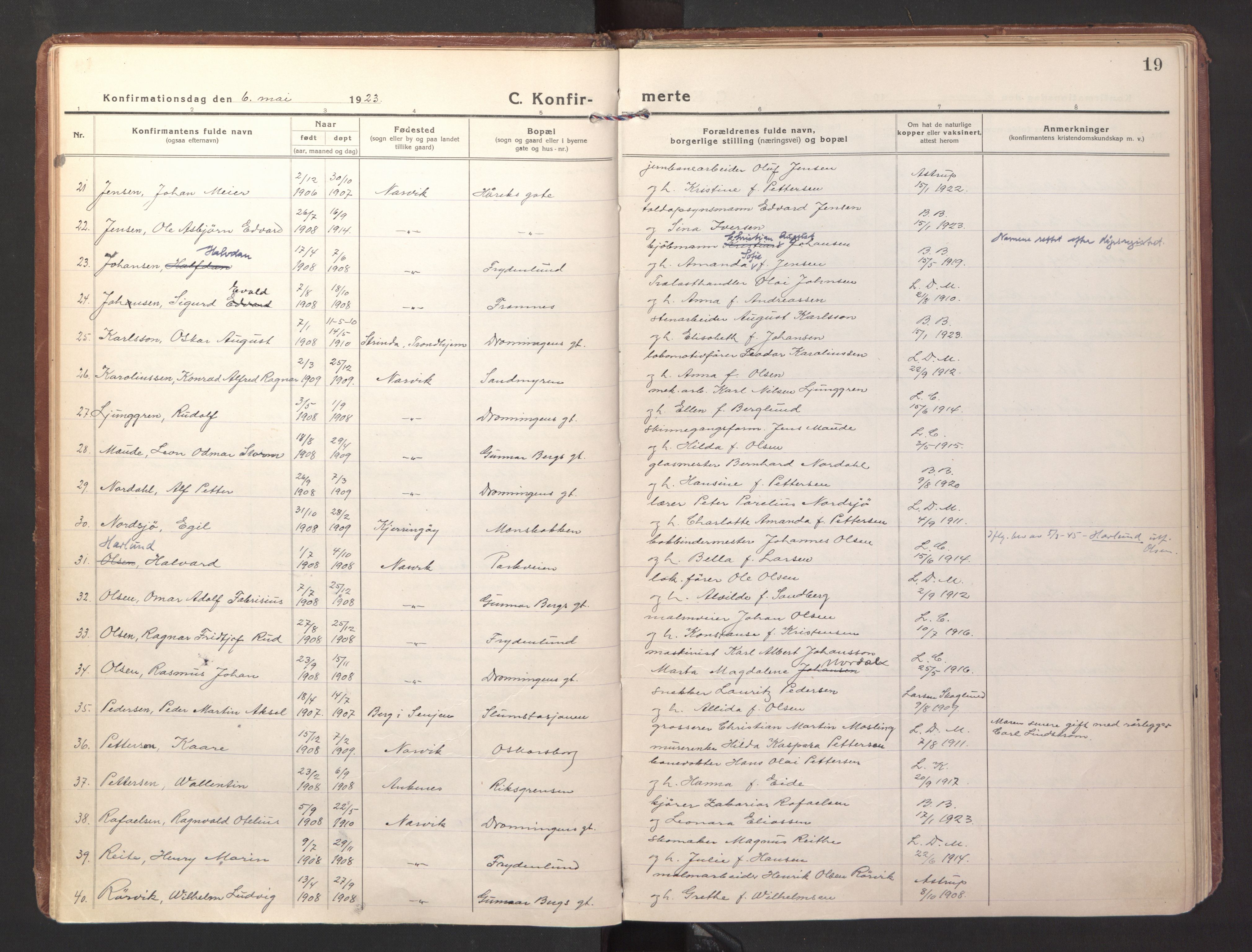 Ministerialprotokoller, klokkerbøker og fødselsregistre - Nordland, AV/SAT-A-1459/871/L1004: Parish register (official) no. 871A20, 1921-1932, p. 19