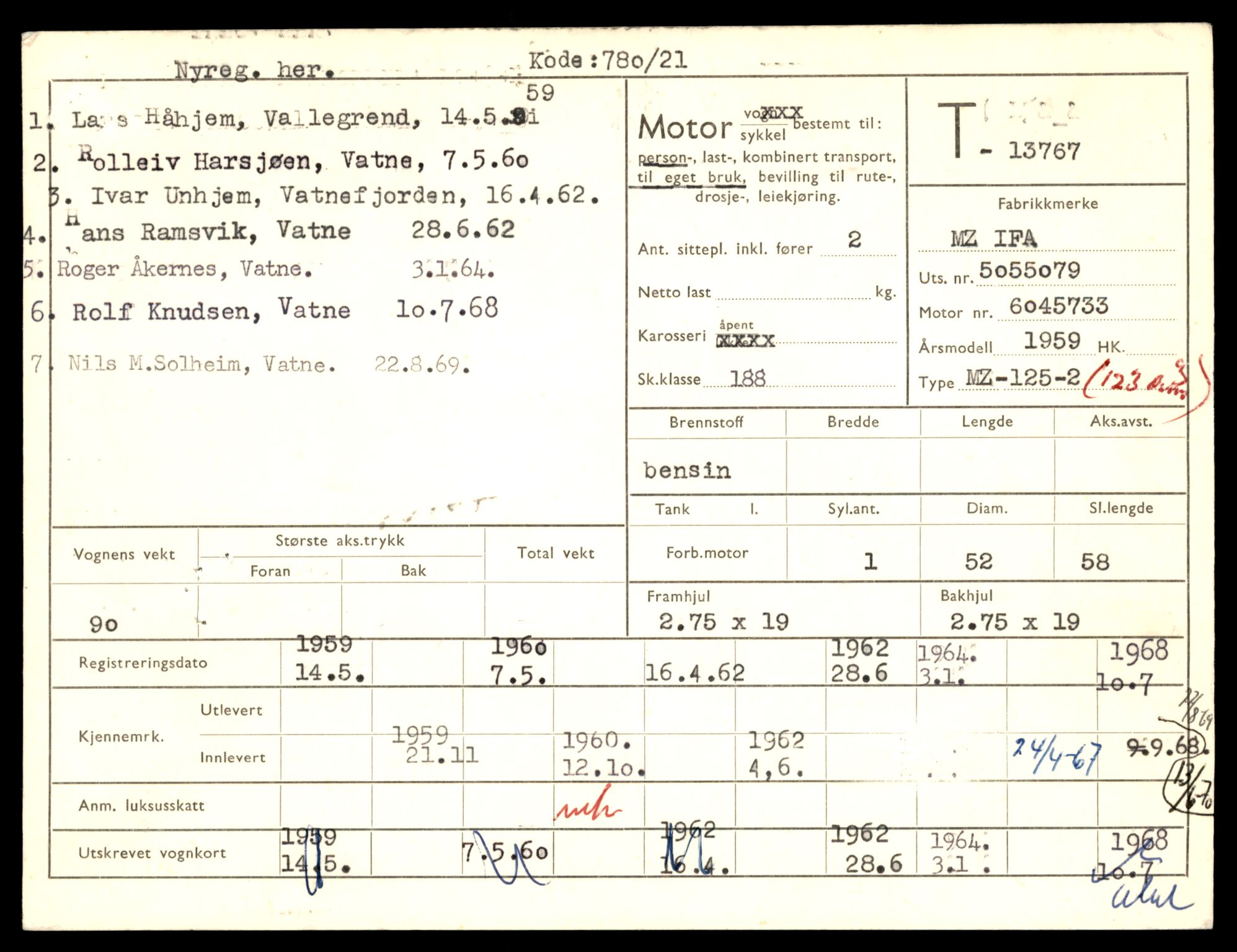 Møre og Romsdal vegkontor - Ålesund trafikkstasjon, AV/SAT-A-4099/F/Fe/L0041: Registreringskort for kjøretøy T 13710 - T 13905, 1927-1998, p. 971