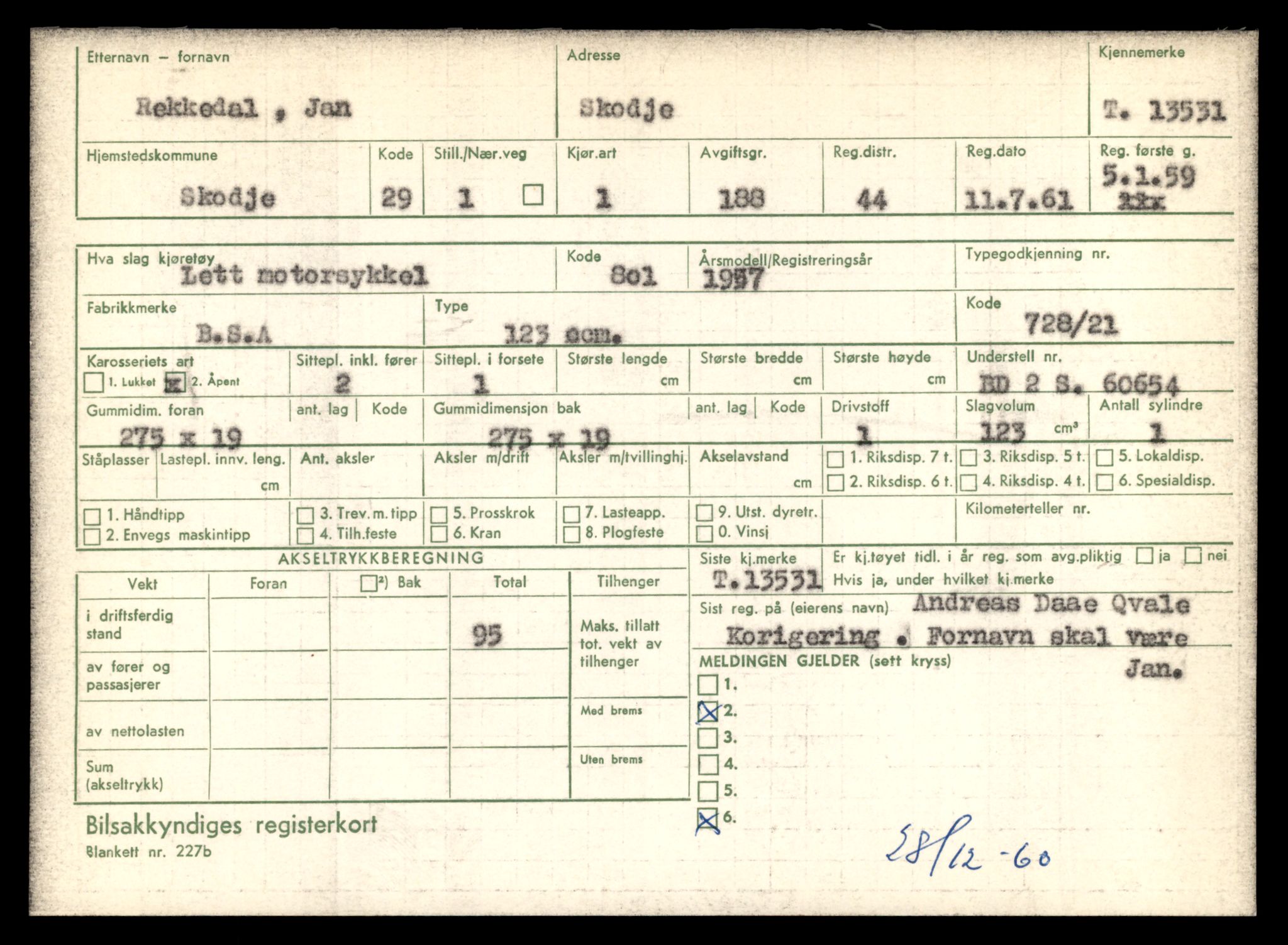 Møre og Romsdal vegkontor - Ålesund trafikkstasjon, AV/SAT-A-4099/F/Fe/L0040: Registreringskort for kjøretøy T 13531 - T 13709, 1927-1998, p. 7