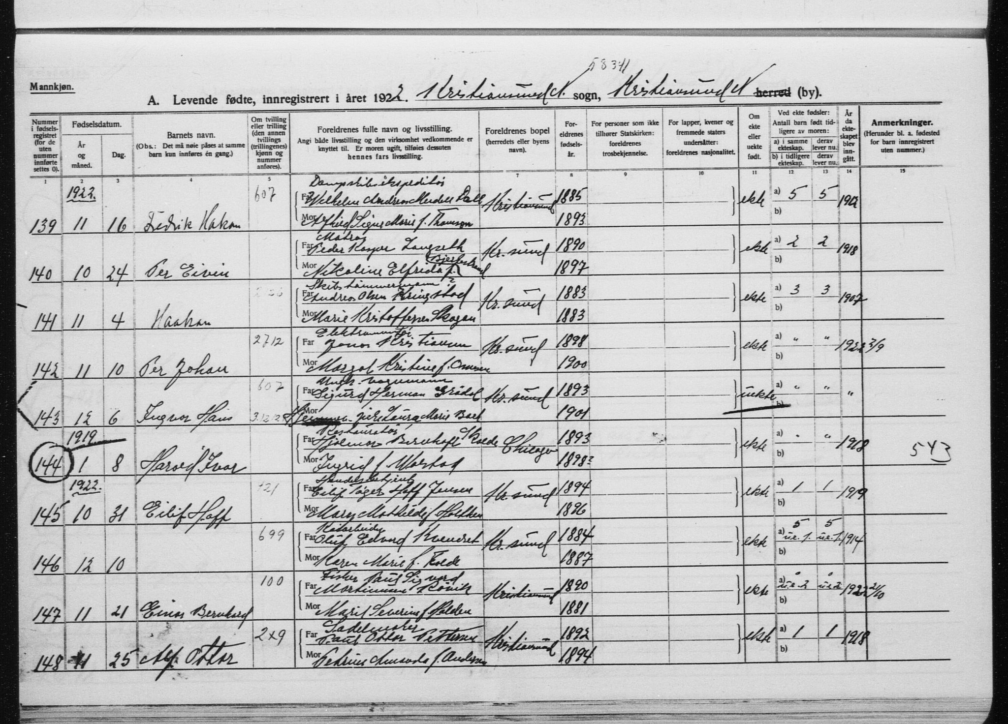 Ministerialprotokoller, klokkerbøker og fødselsregistre - Møre og Romsdal, SAT/A-1454/572/L0864: Parish register (official) no. 572D08, 1921-1935