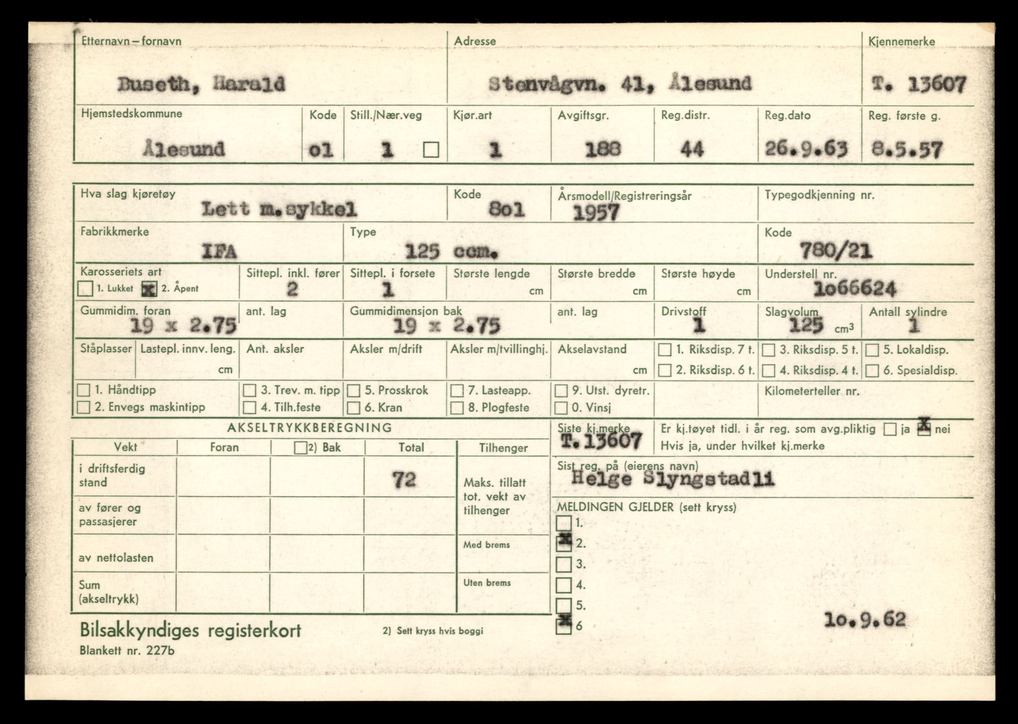 Møre og Romsdal vegkontor - Ålesund trafikkstasjon, AV/SAT-A-4099/F/Fe/L0040: Registreringskort for kjøretøy T 13531 - T 13709, 1927-1998, p. 1360