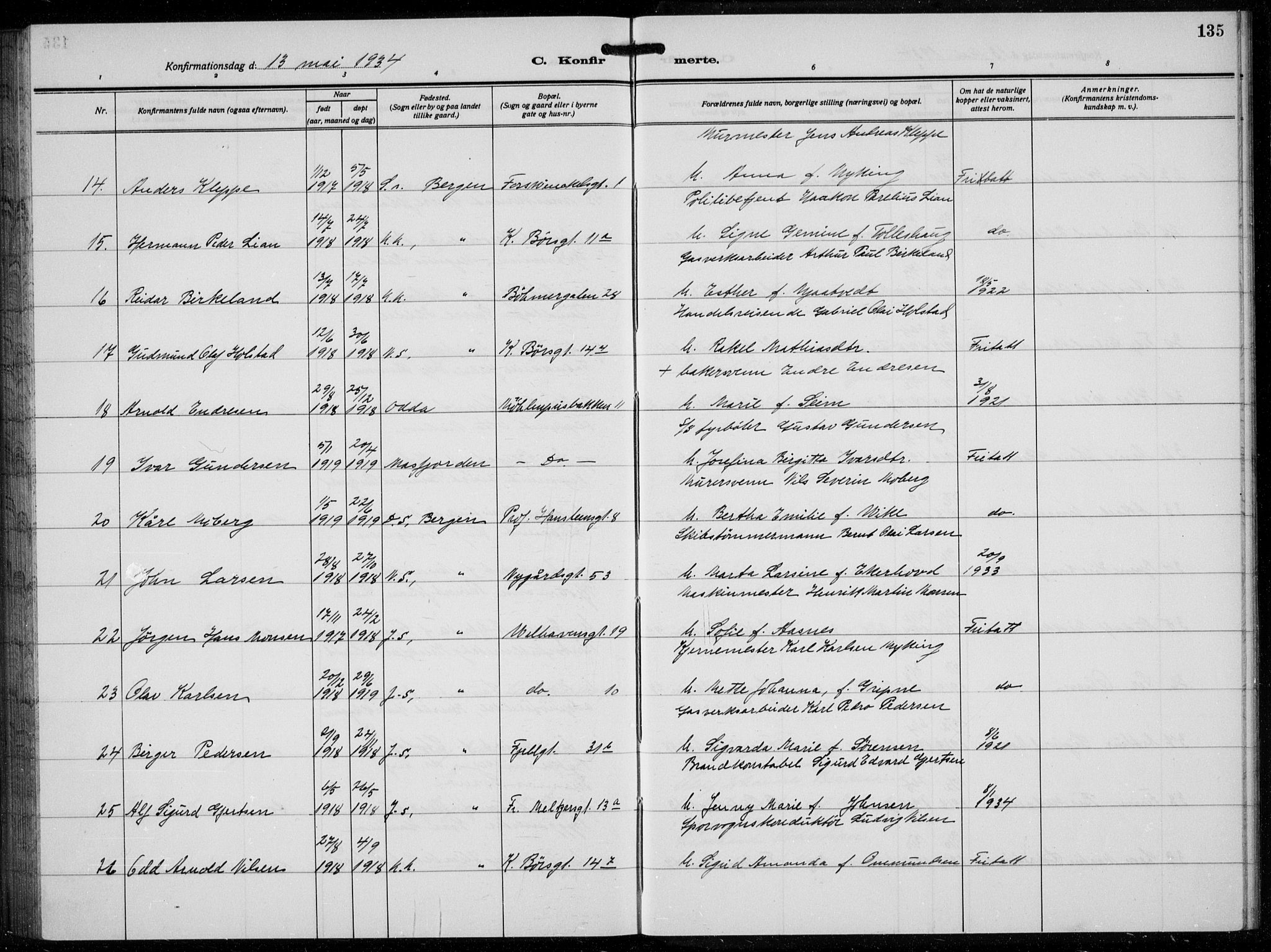 Johanneskirken sokneprestembete, AV/SAB-A-76001/H/Hab: Parish register (copy) no. B  3, 1925-1935, p. 134b-135a