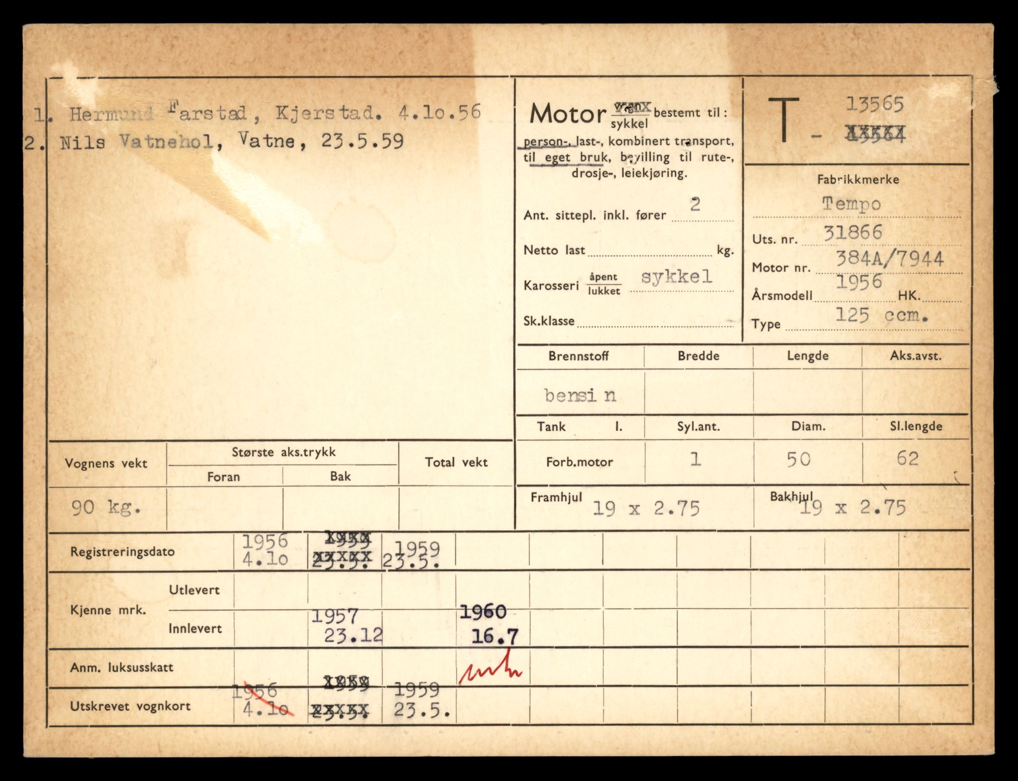 Møre og Romsdal vegkontor - Ålesund trafikkstasjon, AV/SAT-A-4099/F/Fe/L0040: Registreringskort for kjøretøy T 13531 - T 13709, 1927-1998, p. 649