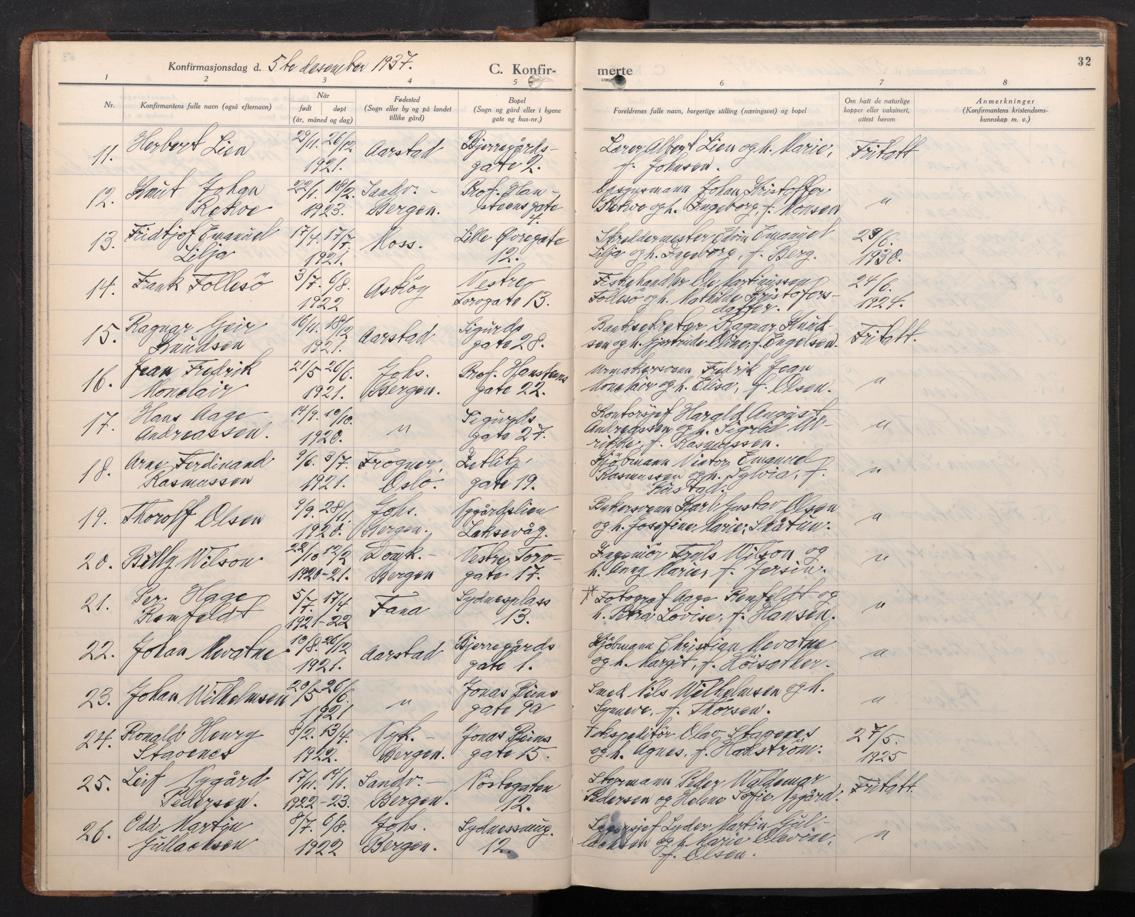 Johanneskirken sokneprestembete, AV/SAB-A-76001/H/Haa/L0011: Parish register (official) no. C 4, 1935-1966, p. 31b-32a