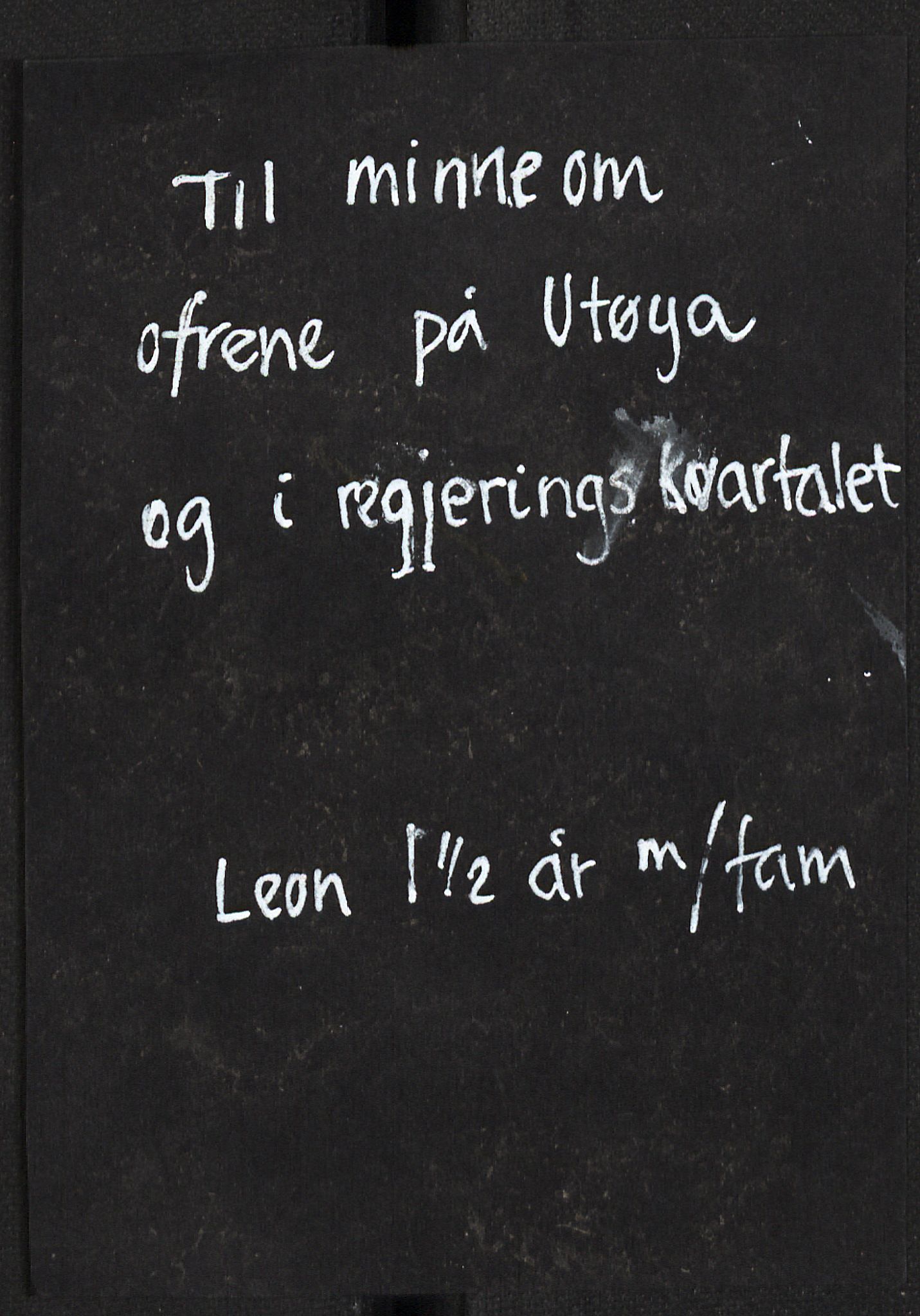 Minnemateriale etter 22.07.2011, RA/S-6313/00/A/L0001: Minnemateriale utvalgt for publisering i forbindelse med ettårsmarkeringen, 2011, p. 831