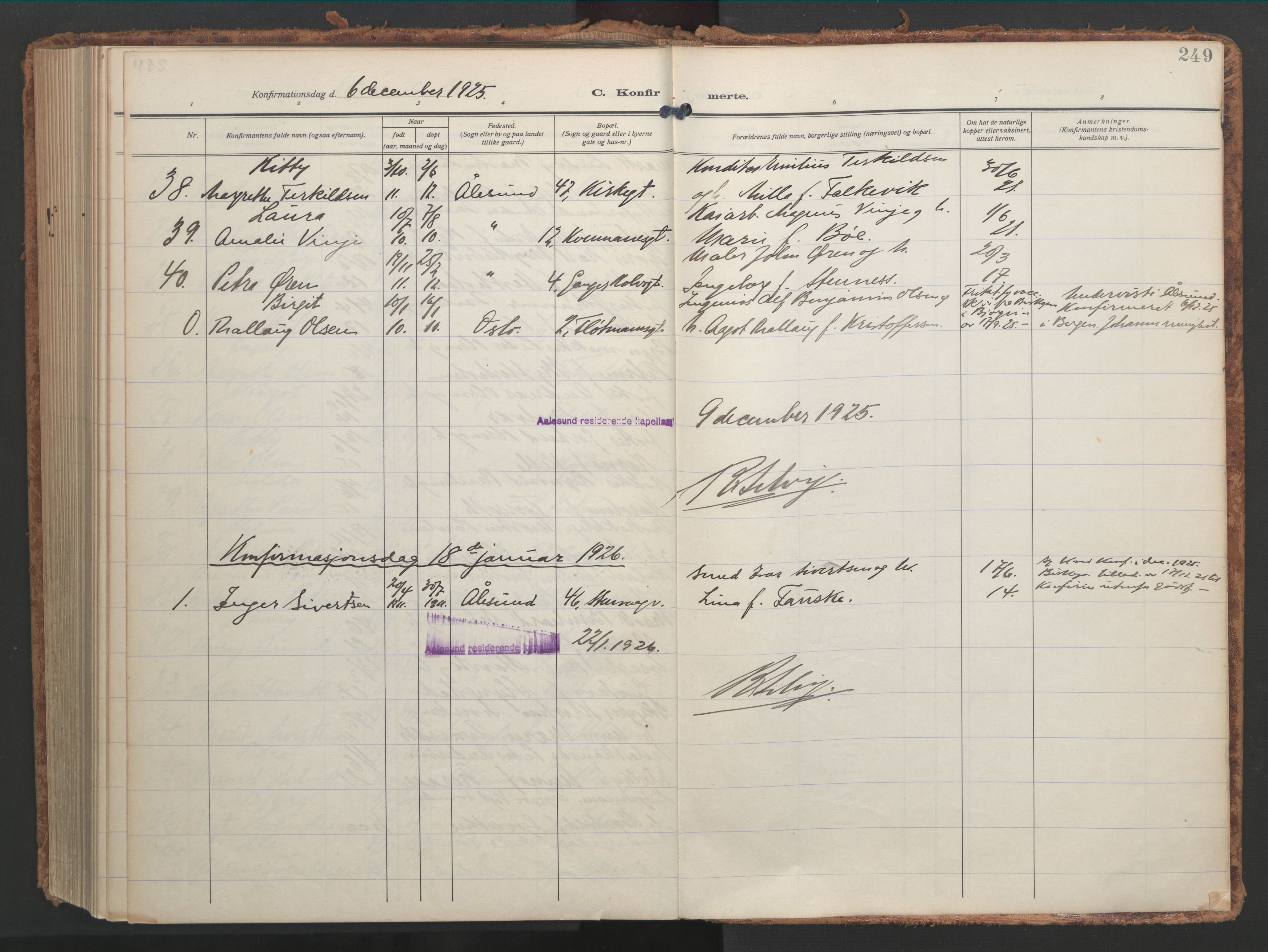 Ministerialprotokoller, klokkerbøker og fødselsregistre - Møre og Romsdal, AV/SAT-A-1454/529/L0461: Parish register (official) no. 529A11, 1914-1925, p. 249