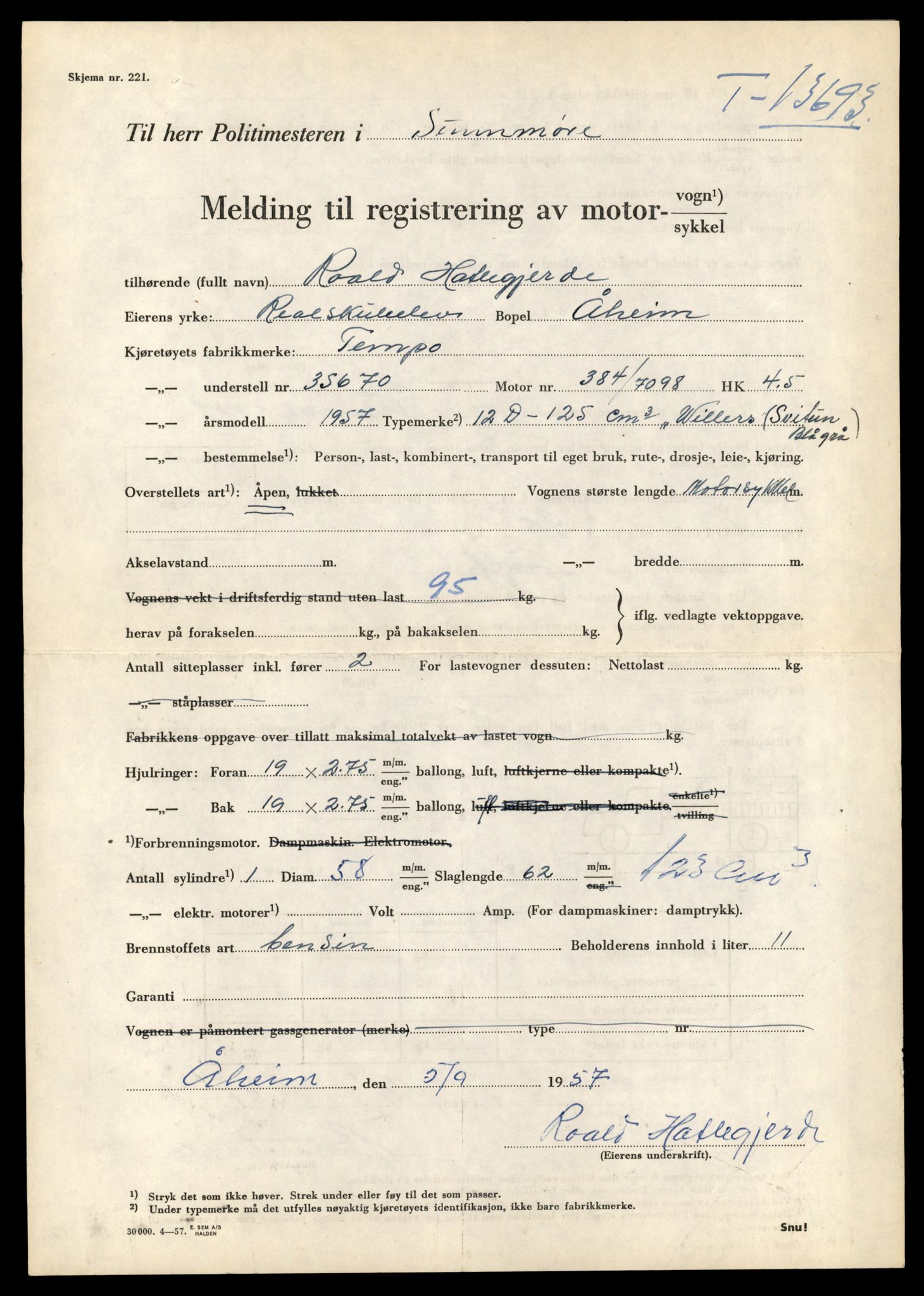 Møre og Romsdal vegkontor - Ålesund trafikkstasjon, AV/SAT-A-4099/F/Fe/L0040: Registreringskort for kjøretøy T 13531 - T 13709, 1927-1998, p. 2785