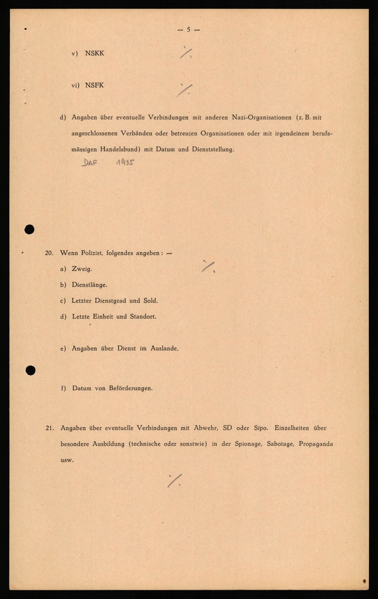 Forsvaret, Forsvarets overkommando II, AV/RA-RAFA-3915/D/Db/L0027: CI Questionaires. Tyske okkupasjonsstyrker i Norge. Tyskere., 1945-1946, p. 113