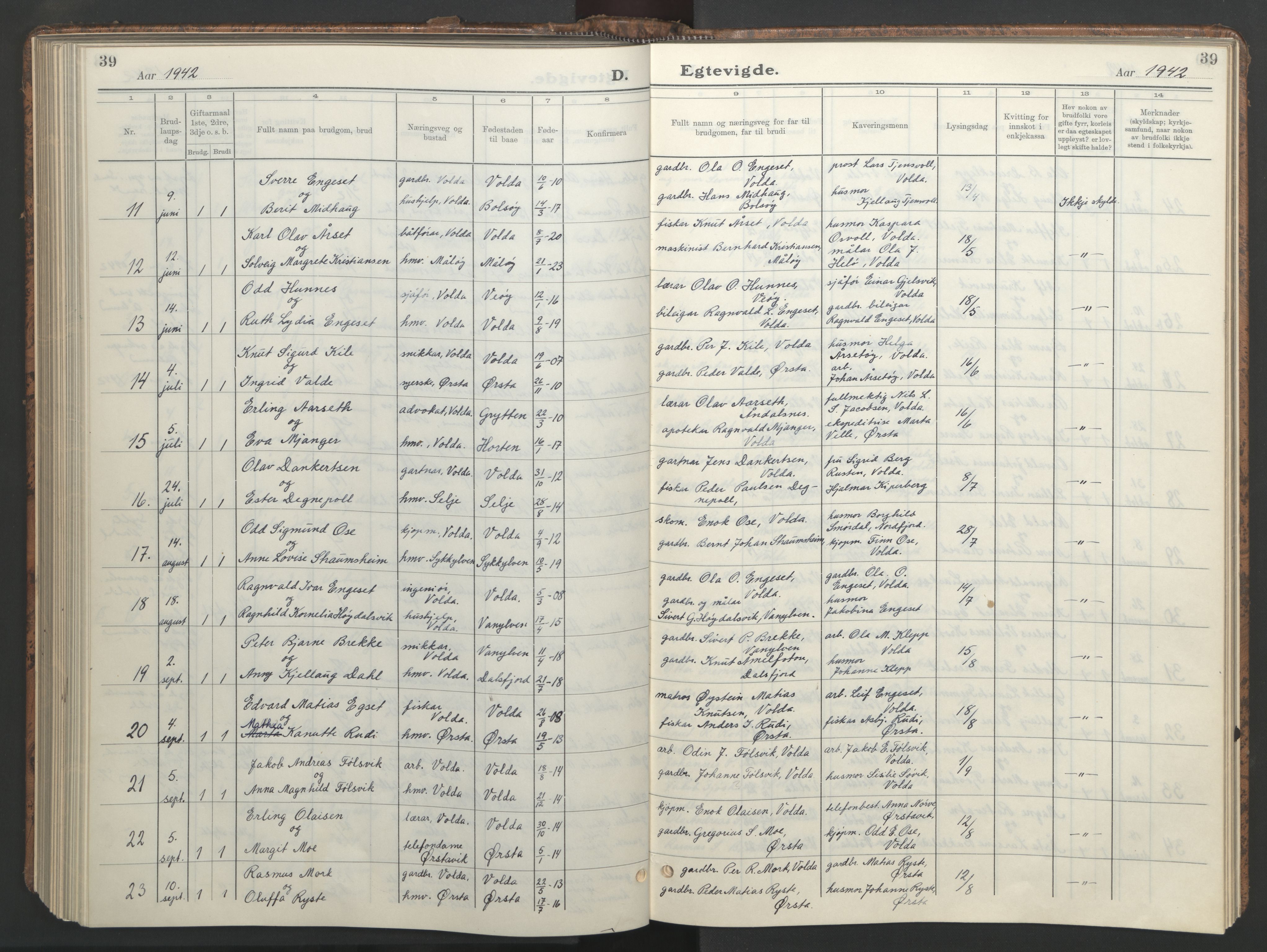 Ministerialprotokoller, klokkerbøker og fødselsregistre - Møre og Romsdal, AV/SAT-A-1454/511/L0161: Parish register (copy) no. 511C07, 1933-1948, p. 39