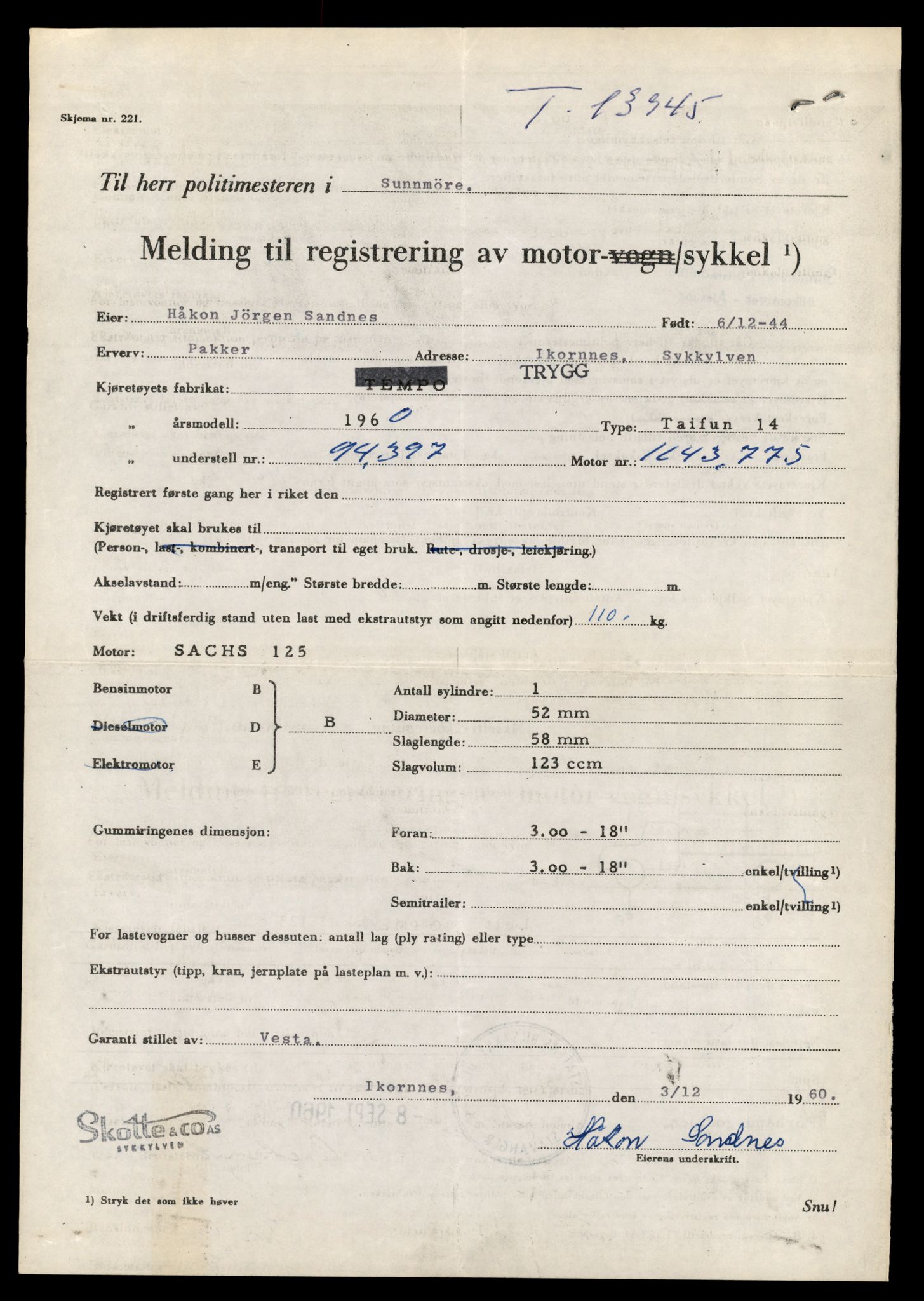 Møre og Romsdal vegkontor - Ålesund trafikkstasjon, AV/SAT-A-4099/F/Fe/L0042: Registreringskort for kjøretøy T 13906 - T 14079, 1927-1998, p. 681
