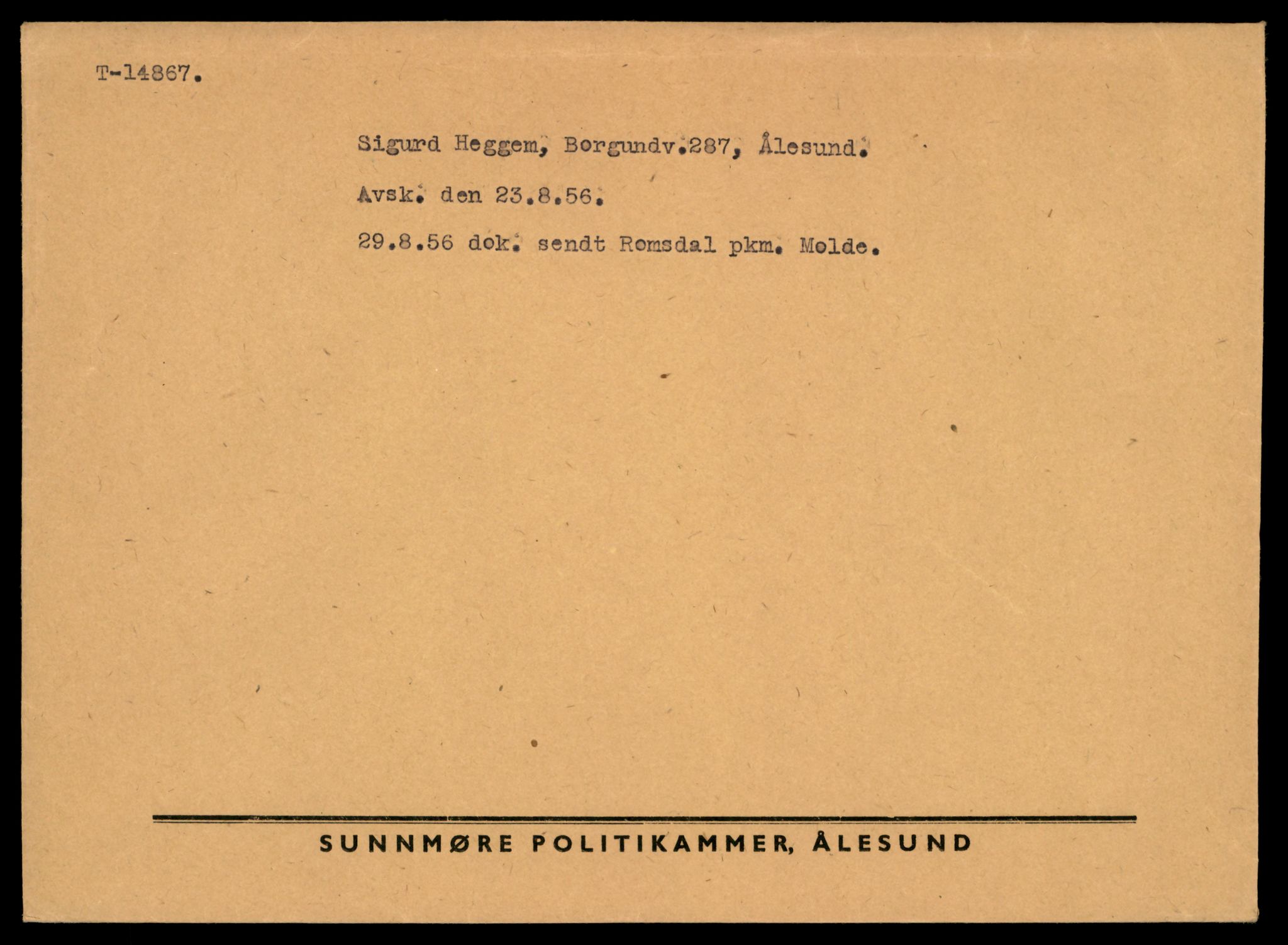 Møre og Romsdal vegkontor - Ålesund trafikkstasjon, AV/SAT-A-4099/F/Fe/L0049: Registreringskort for kjøretøy T 14864 - T 18613, 1927-1998, p. 83