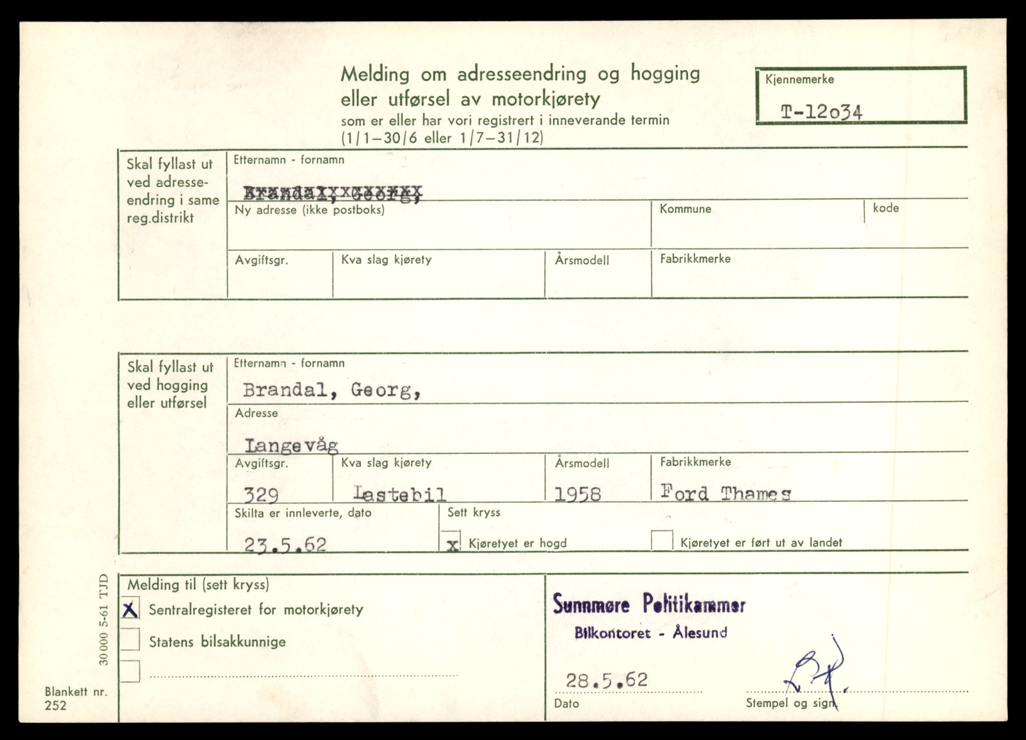 Møre og Romsdal vegkontor - Ålesund trafikkstasjon, AV/SAT-A-4099/F/Fe/L0032: Registreringskort for kjøretøy T 11997 - T 12149, 1927-1998, p. 1157