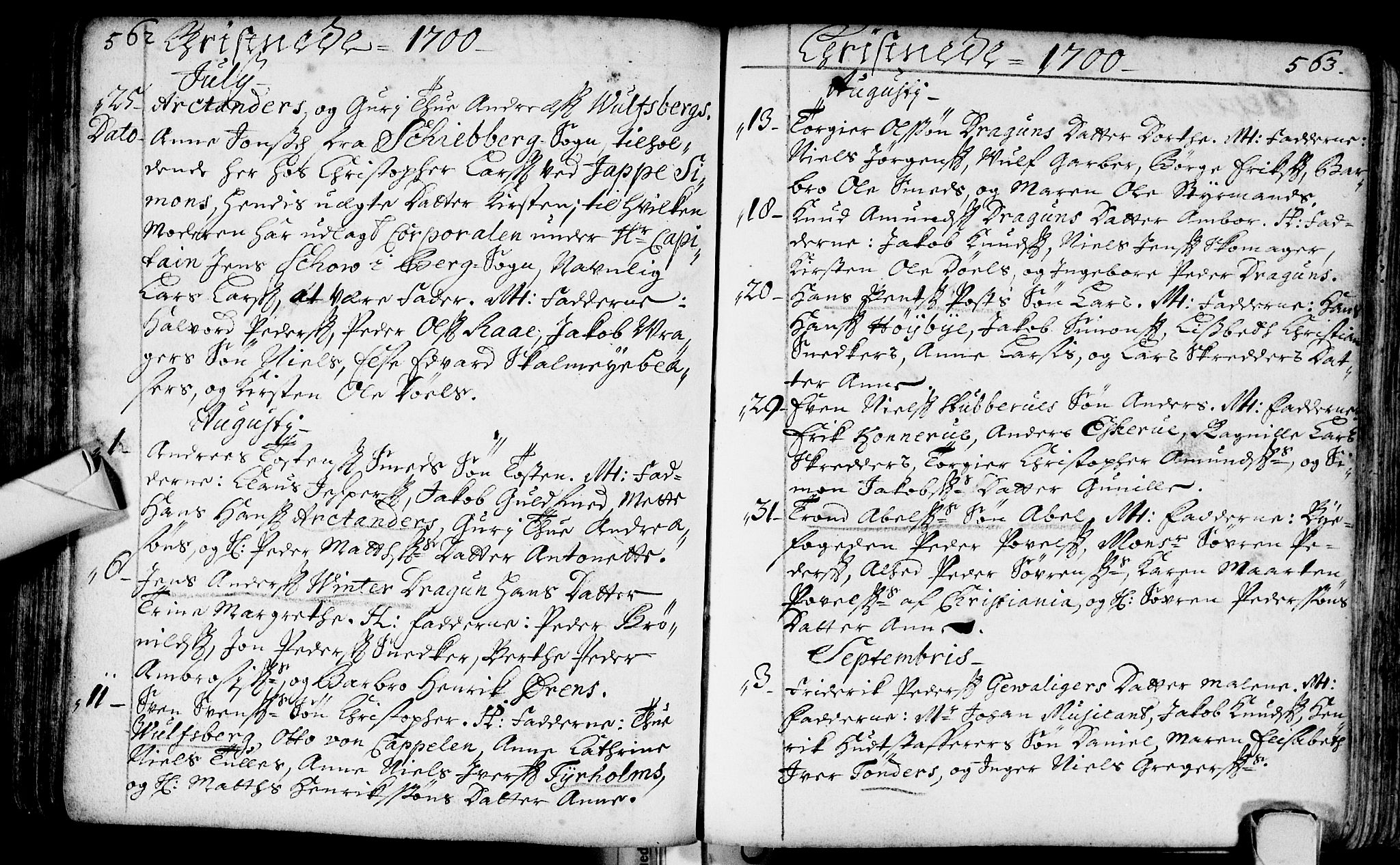 Bragernes kirkebøker, AV/SAKO-A-6/F/Fa/L0002: Parish register (official) no. I 2, 1680-1705, p. 562-563