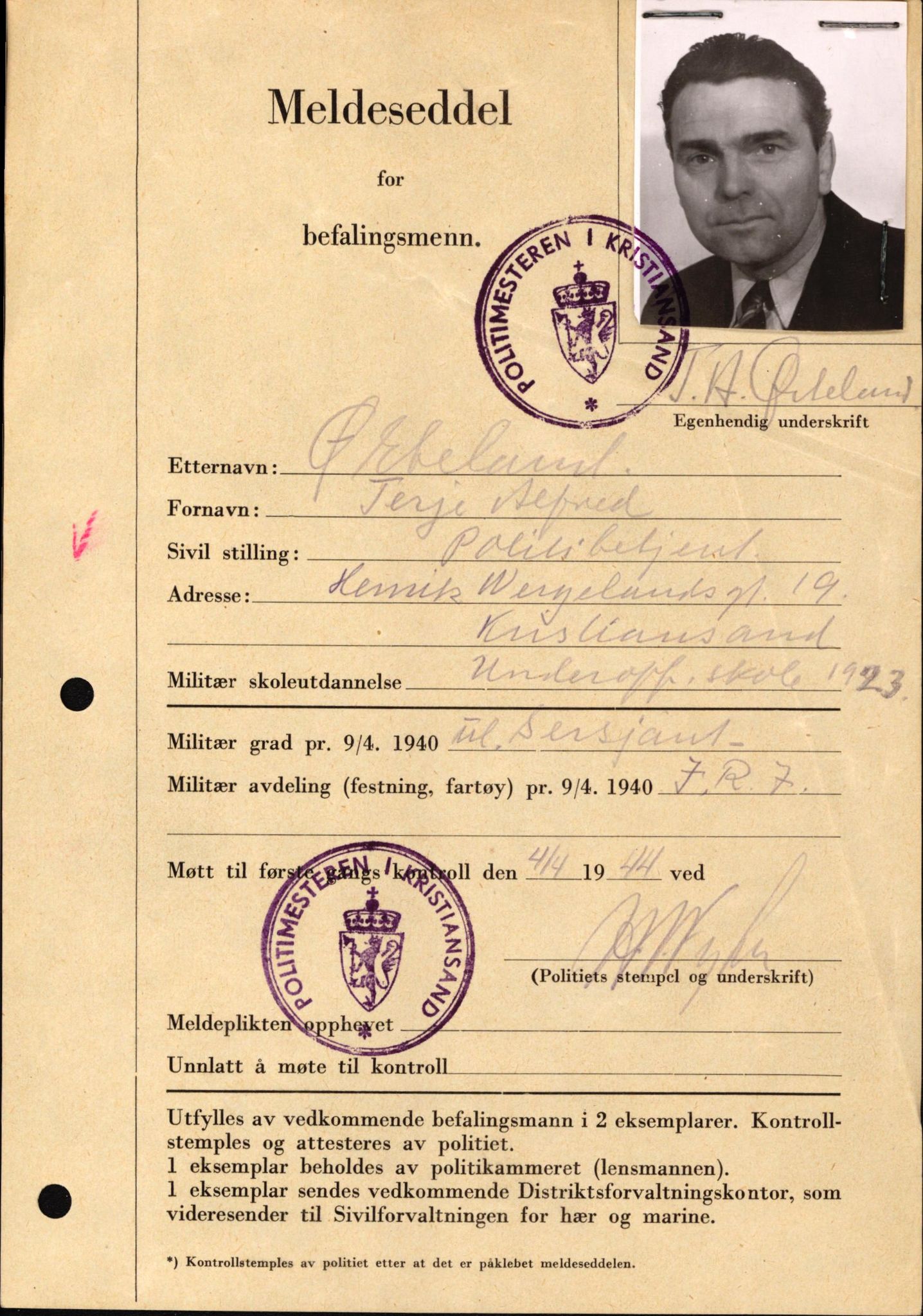 Forsvaret, Forsvarets krigshistoriske avdeling, AV/RA-RAFA-2017/Y/Yf/L0209: II-C-11-2121  -  Okkupasjonstiden.  Meldesedler for befal med foto og oppl. om militær grad 9. apr. 1940., 1944-1945, p. 1325