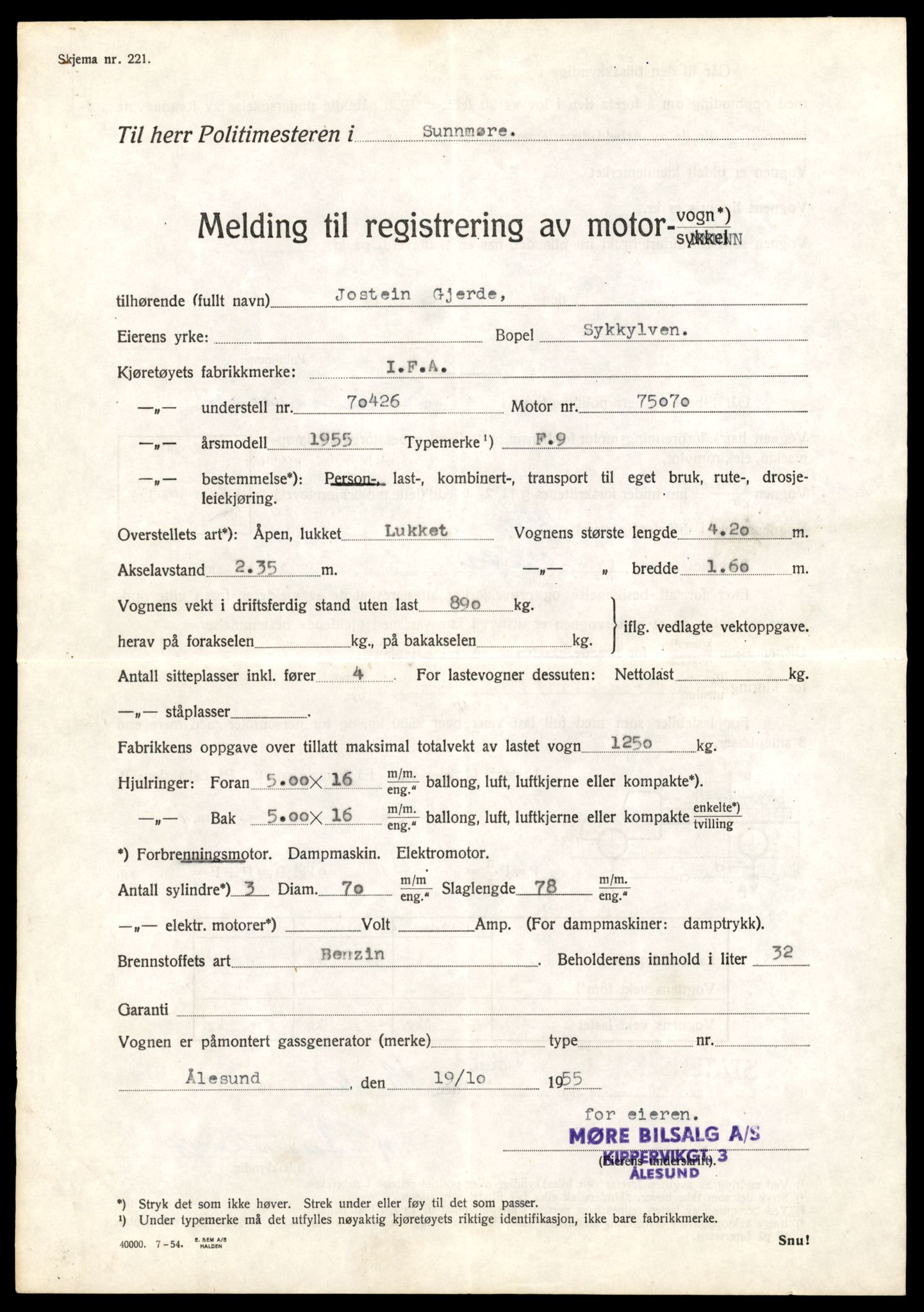 Møre og Romsdal vegkontor - Ålesund trafikkstasjon, AV/SAT-A-4099/F/Fe/L0049: Registreringskort for kjøretøy T 14864 - T 18613, 1927-1998, p. 1609