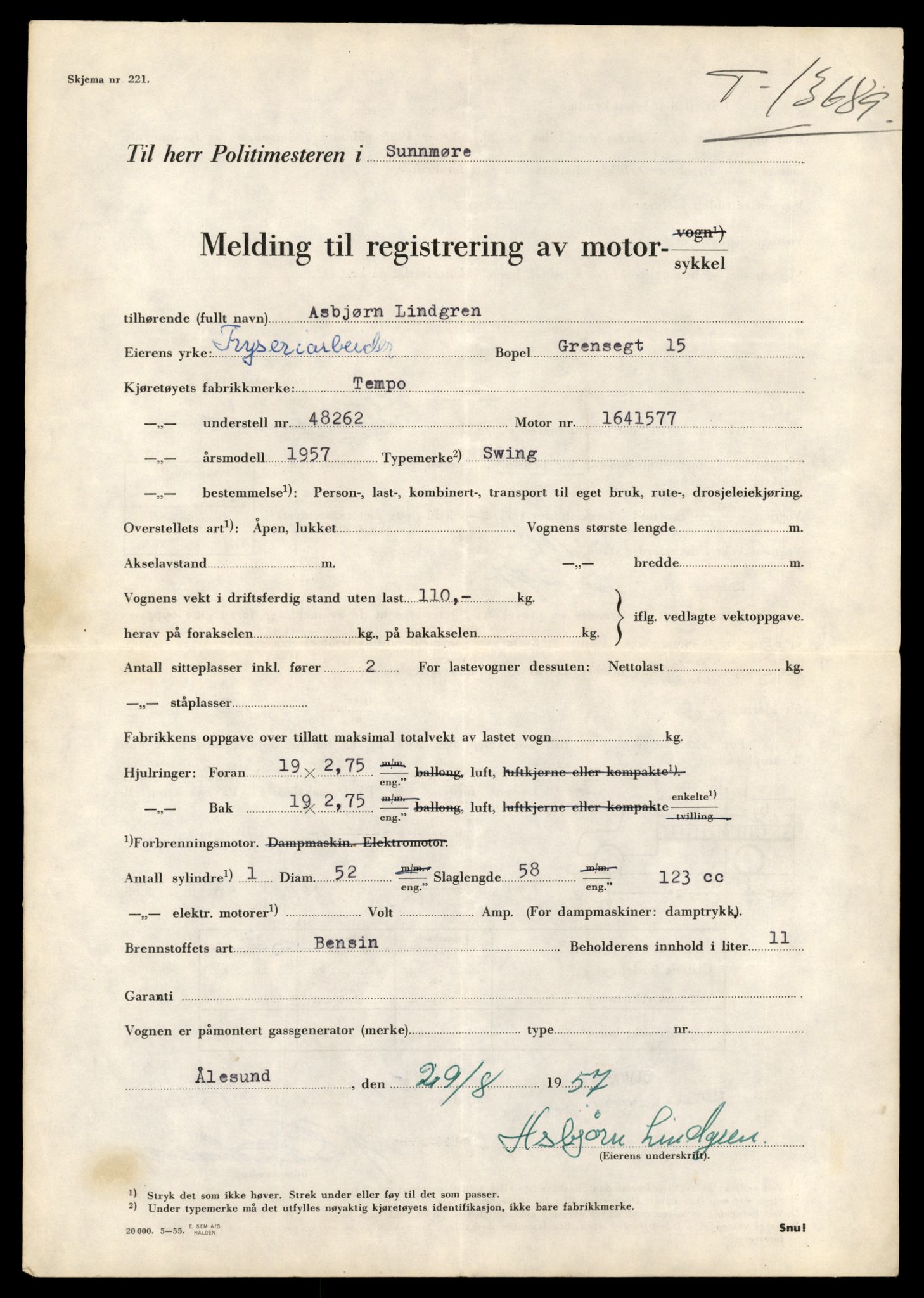 Møre og Romsdal vegkontor - Ålesund trafikkstasjon, AV/SAT-A-4099/F/Fe/L0040: Registreringskort for kjøretøy T 13531 - T 13709, 1927-1998, p. 2737