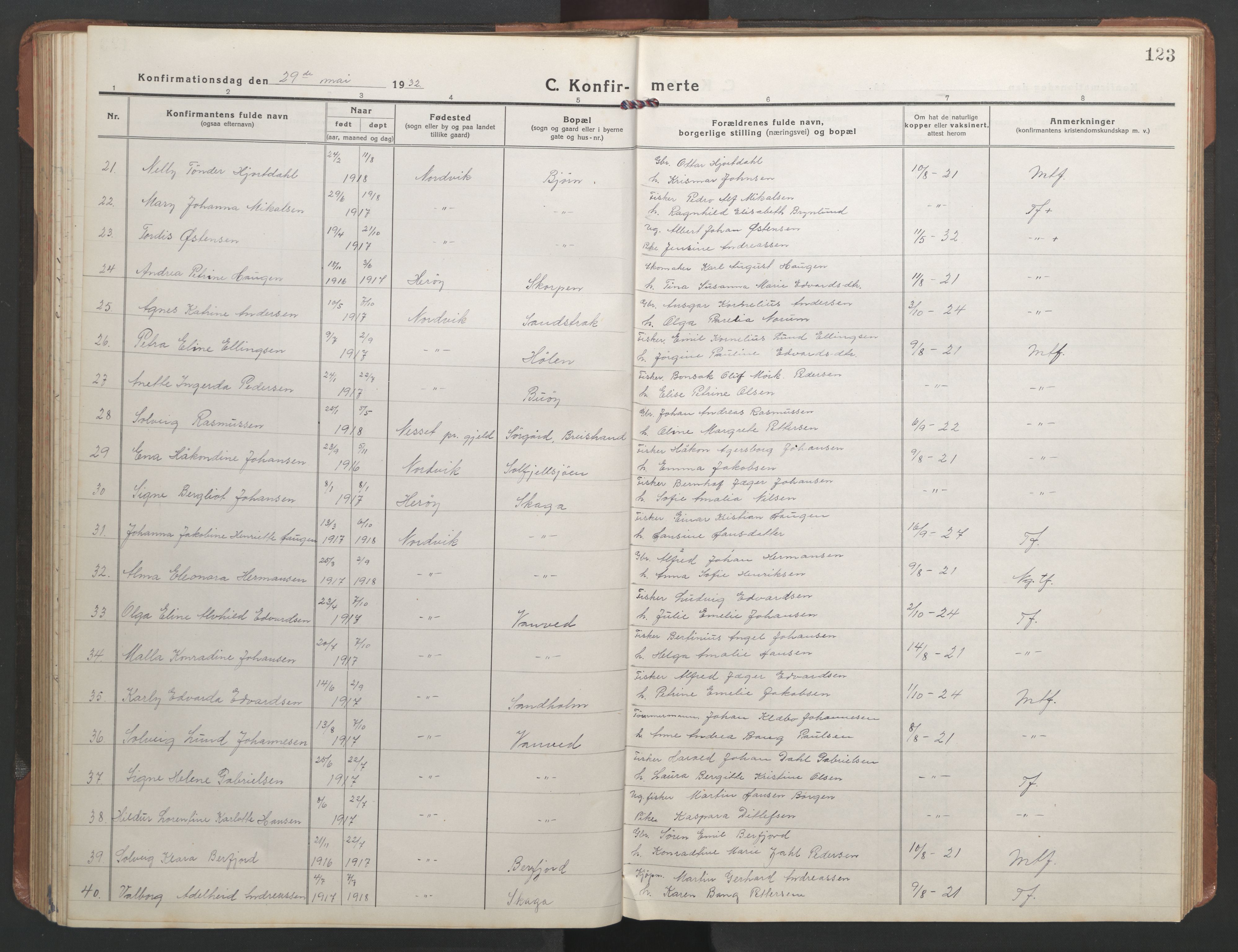 Ministerialprotokoller, klokkerbøker og fødselsregistre - Nordland, SAT/A-1459/836/L0539: Parish register (copy) no. 836C03, 1917-1949, p. 123