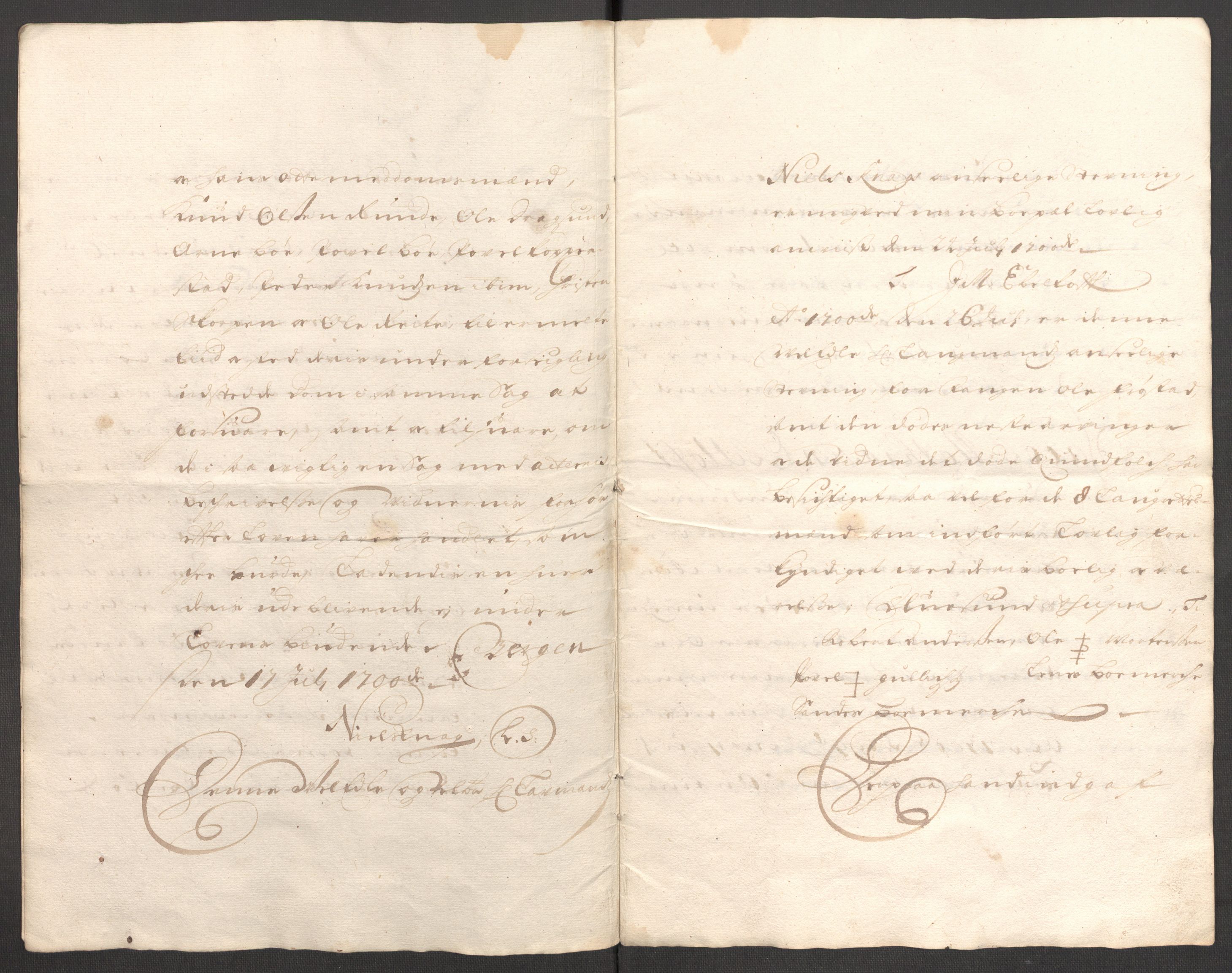 Rentekammeret inntil 1814, Reviderte regnskaper, Fogderegnskap, AV/RA-EA-4092/R54/L3558: Fogderegnskap Sunnmøre, 1700-1701, p. 292