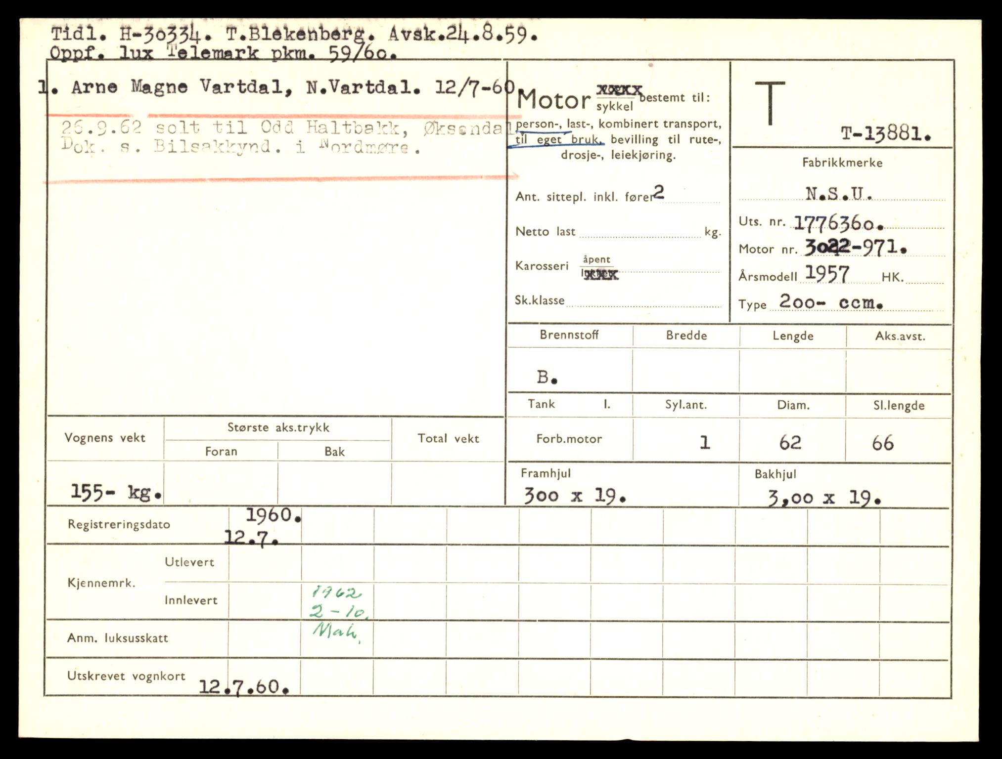 Møre og Romsdal vegkontor - Ålesund trafikkstasjon, AV/SAT-A-4099/F/Fe/L0041: Registreringskort for kjøretøy T 13710 - T 13905, 1927-1998, p. 3003