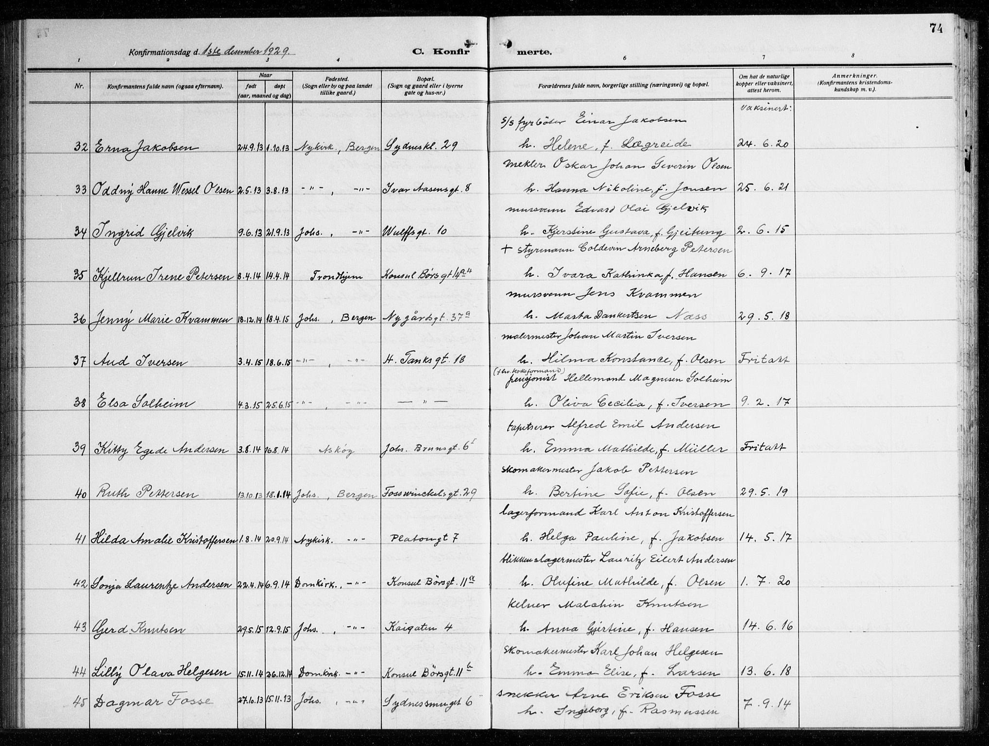 Johanneskirken sokneprestembete, AV/SAB-A-76001/H/Haa/L0010: Parish register (official) no. C 3, 1925-1935, p. 74