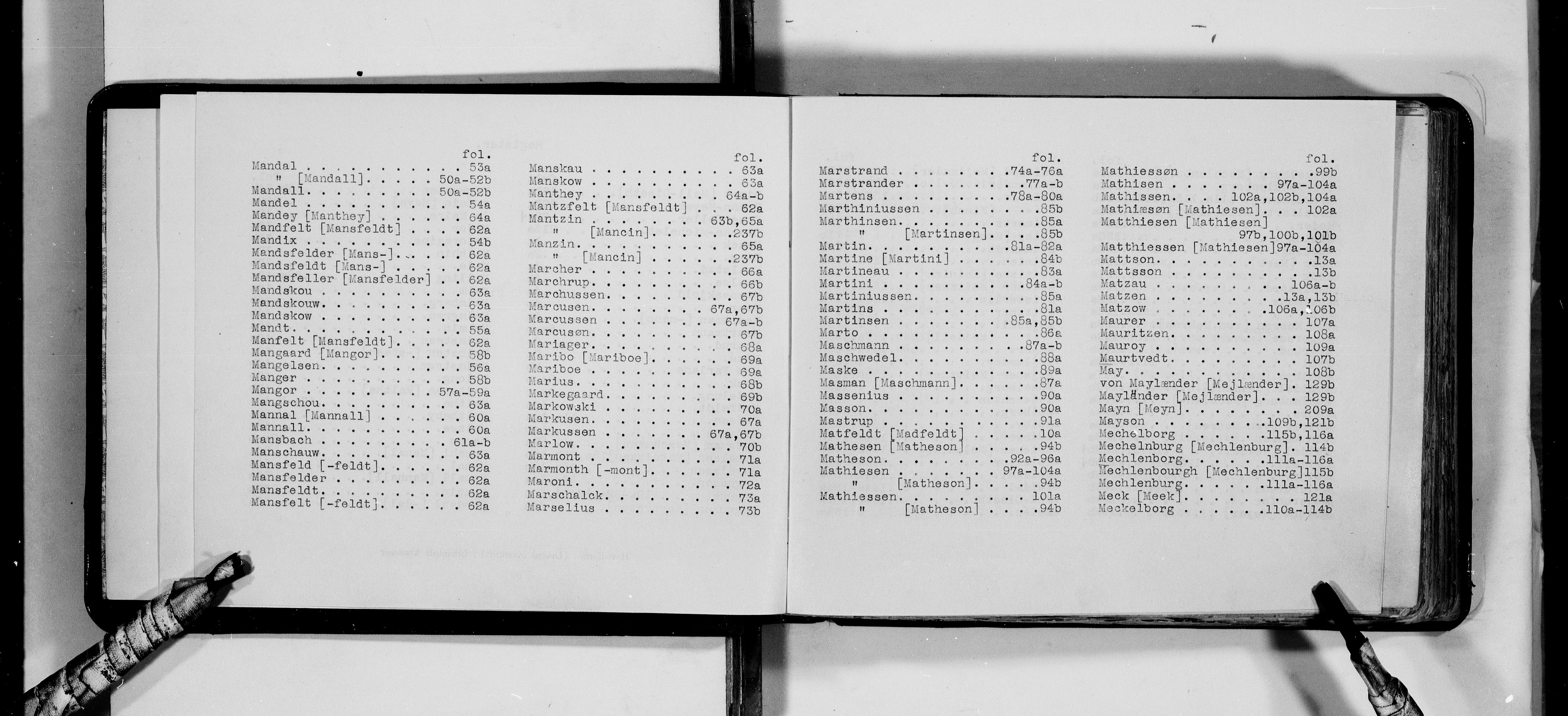 Lassens samlinger, AV/RA-PA-0051/F/Fa/L0028: Personalhistoriske og genealogiske opptegnelser: Maack - Moer, 1500-1907