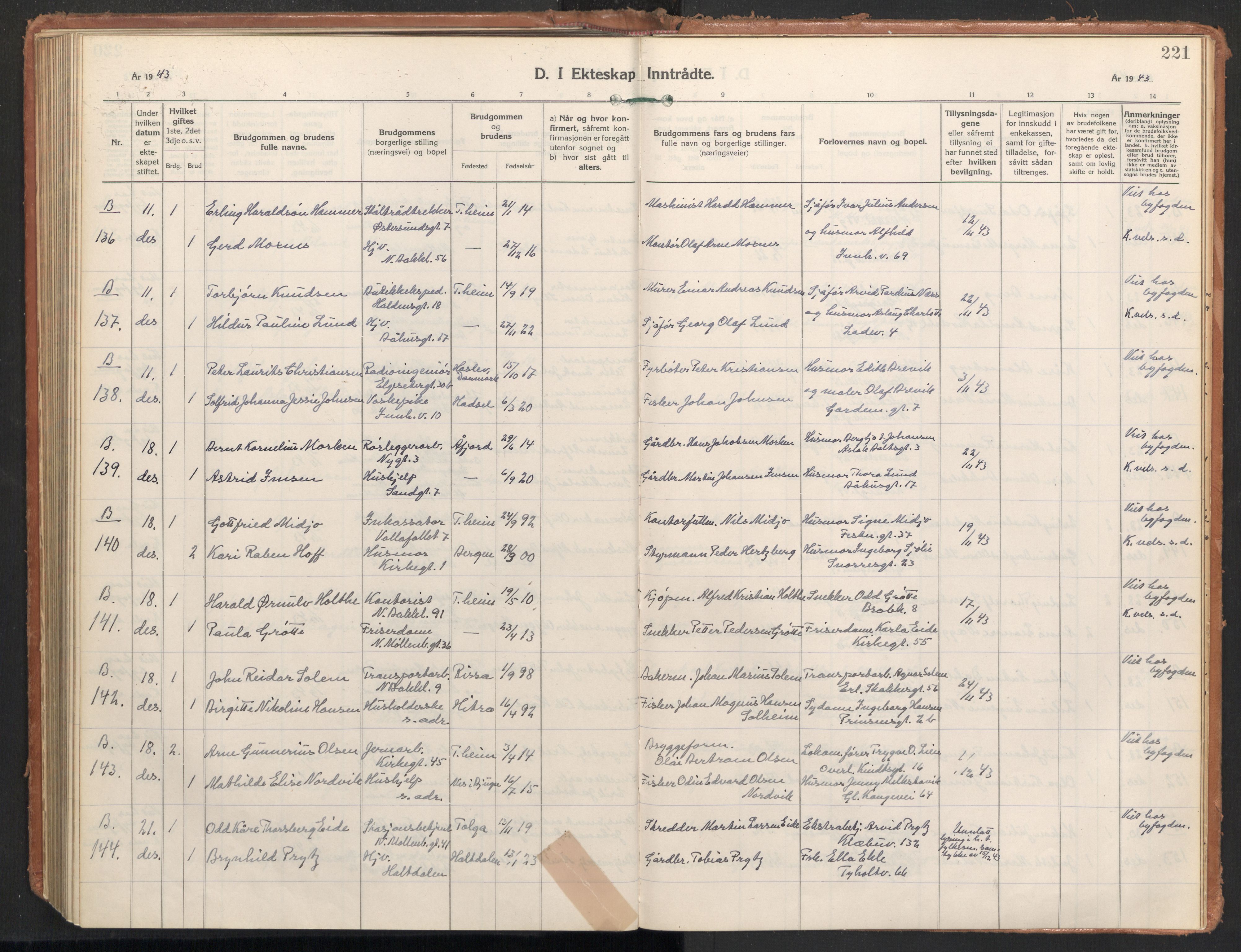 Ministerialprotokoller, klokkerbøker og fødselsregistre - Sør-Trøndelag, AV/SAT-A-1456/604/L0209: Parish register (official) no. 604A29, 1931-1945, p. 221