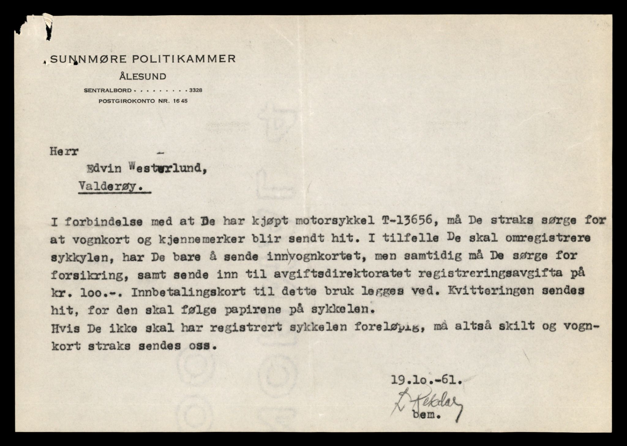 Møre og Romsdal vegkontor - Ålesund trafikkstasjon, AV/SAT-A-4099/F/Fe/L0040: Registreringskort for kjøretøy T 13531 - T 13709, 1927-1998, p. 2173