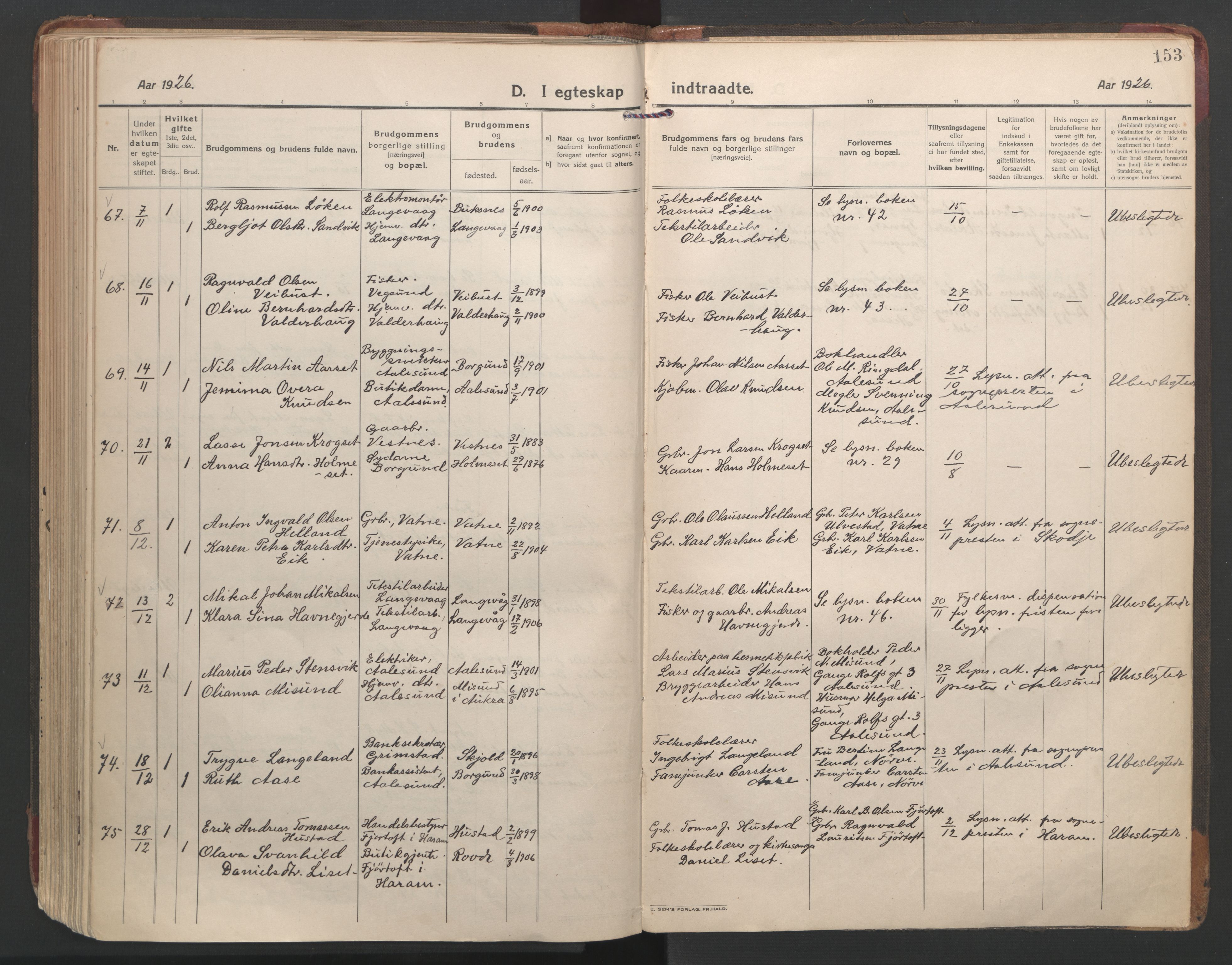 Ministerialprotokoller, klokkerbøker og fødselsregistre - Møre og Romsdal, SAT/A-1454/528/L0412: Parish register (official) no. 528A21, 1920-1926, p. 153
