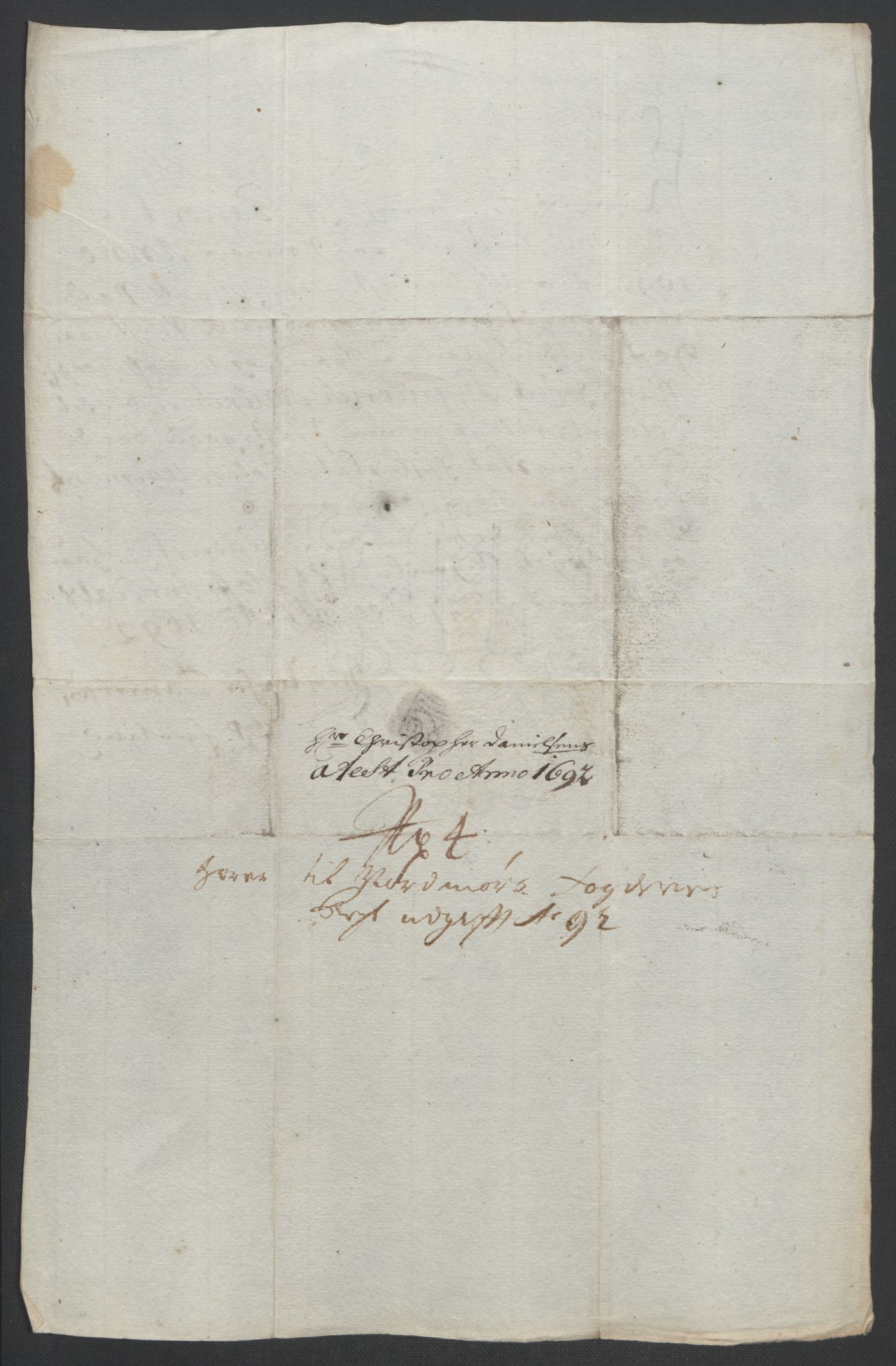 Rentekammeret inntil 1814, Reviderte regnskaper, Fogderegnskap, AV/RA-EA-4092/R56/L3735: Fogderegnskap Nordmøre, 1692-1693, p. 187