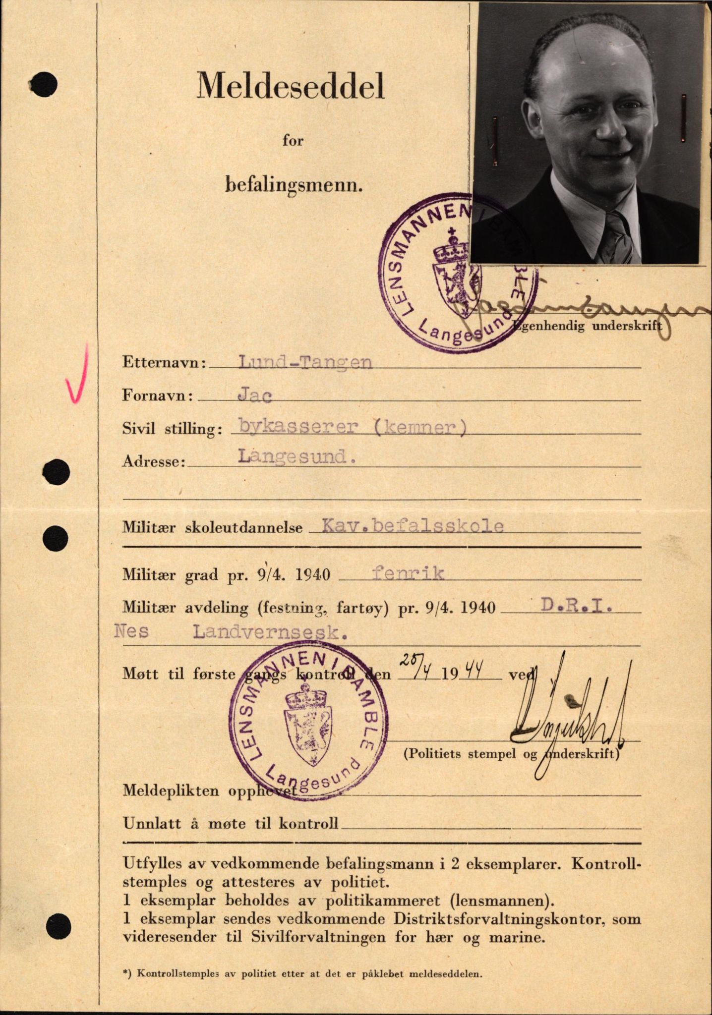 Forsvaret, Forsvarets krigshistoriske avdeling, AV/RA-RAFA-2017/Y/Yf/L0209: II-C-11-2121  -  Okkupasjonstiden.  Meldesedler for befal med foto og oppl. om militær grad 9. apr. 1940., 1944-1945, p. 122