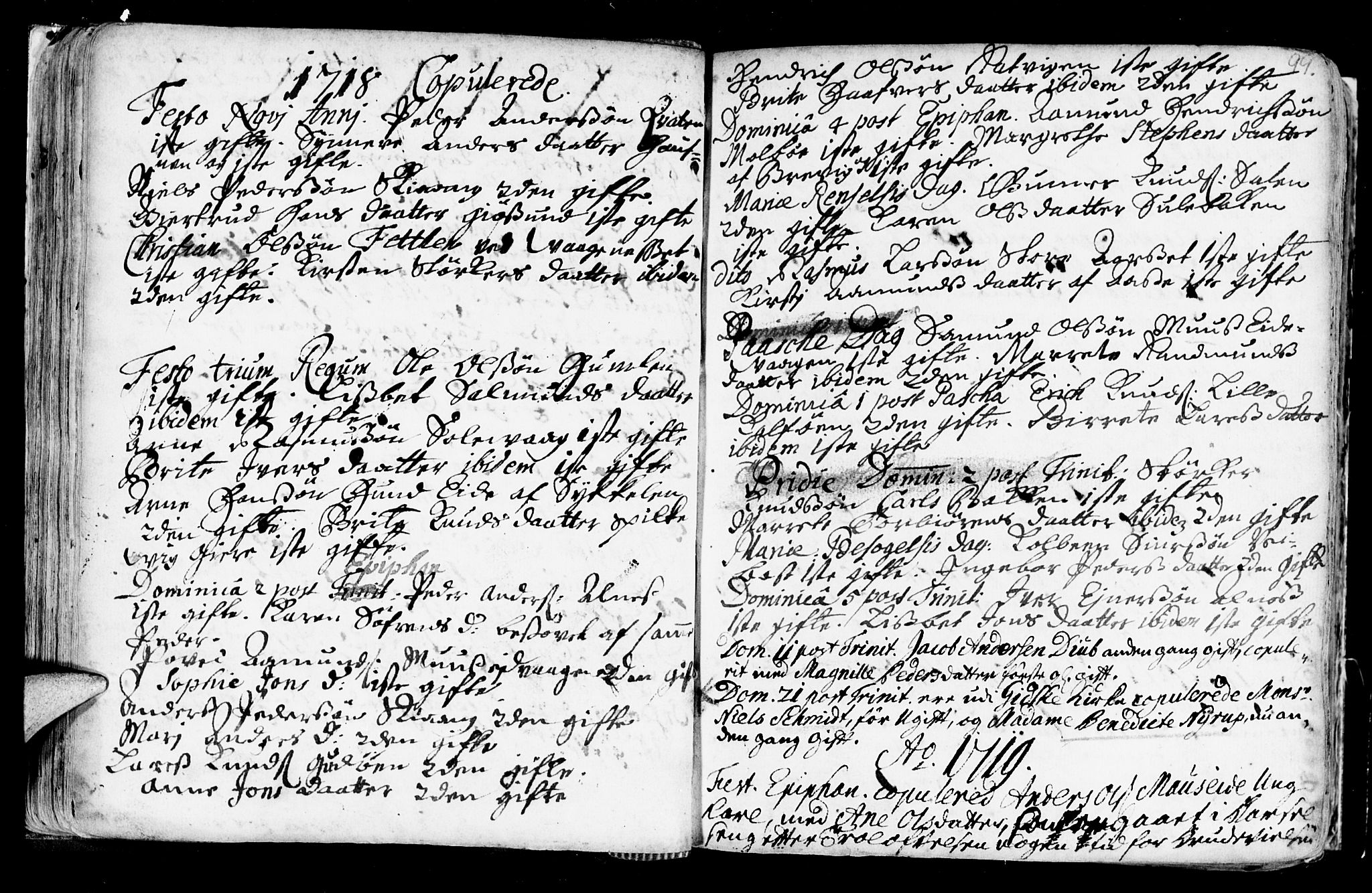 Ministerialprotokoller, klokkerbøker og fødselsregistre - Møre og Romsdal, SAT/A-1454/528/L0390: Parish register (official) no. 528A01, 1698-1739, p. 98-99
