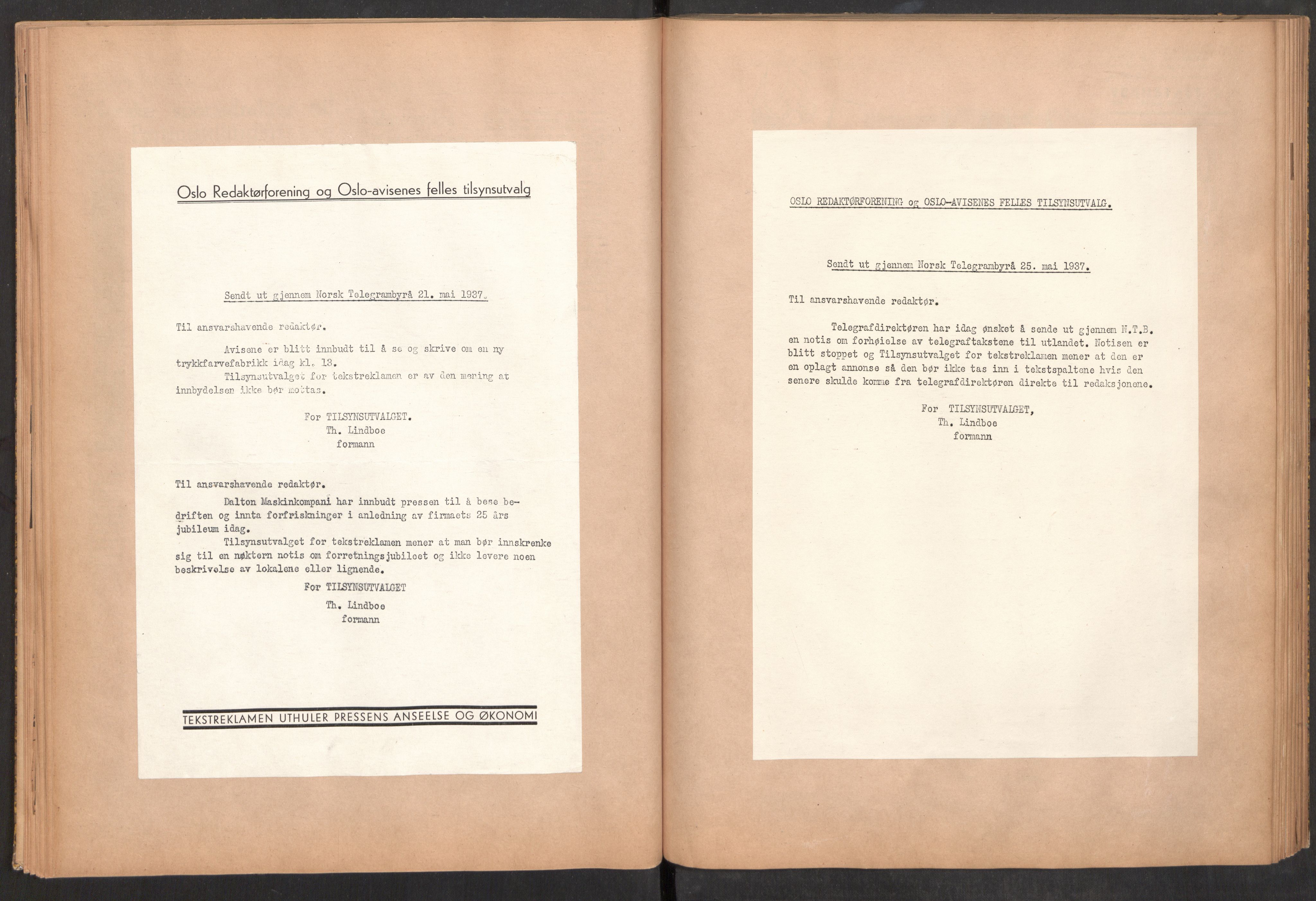 Tekstreklameutvalget, AV/RA-PA-0854/A/Aa/L0009: Meldinger til avisene, avisutklipp stemplet med den røde hånd, 1936-1938