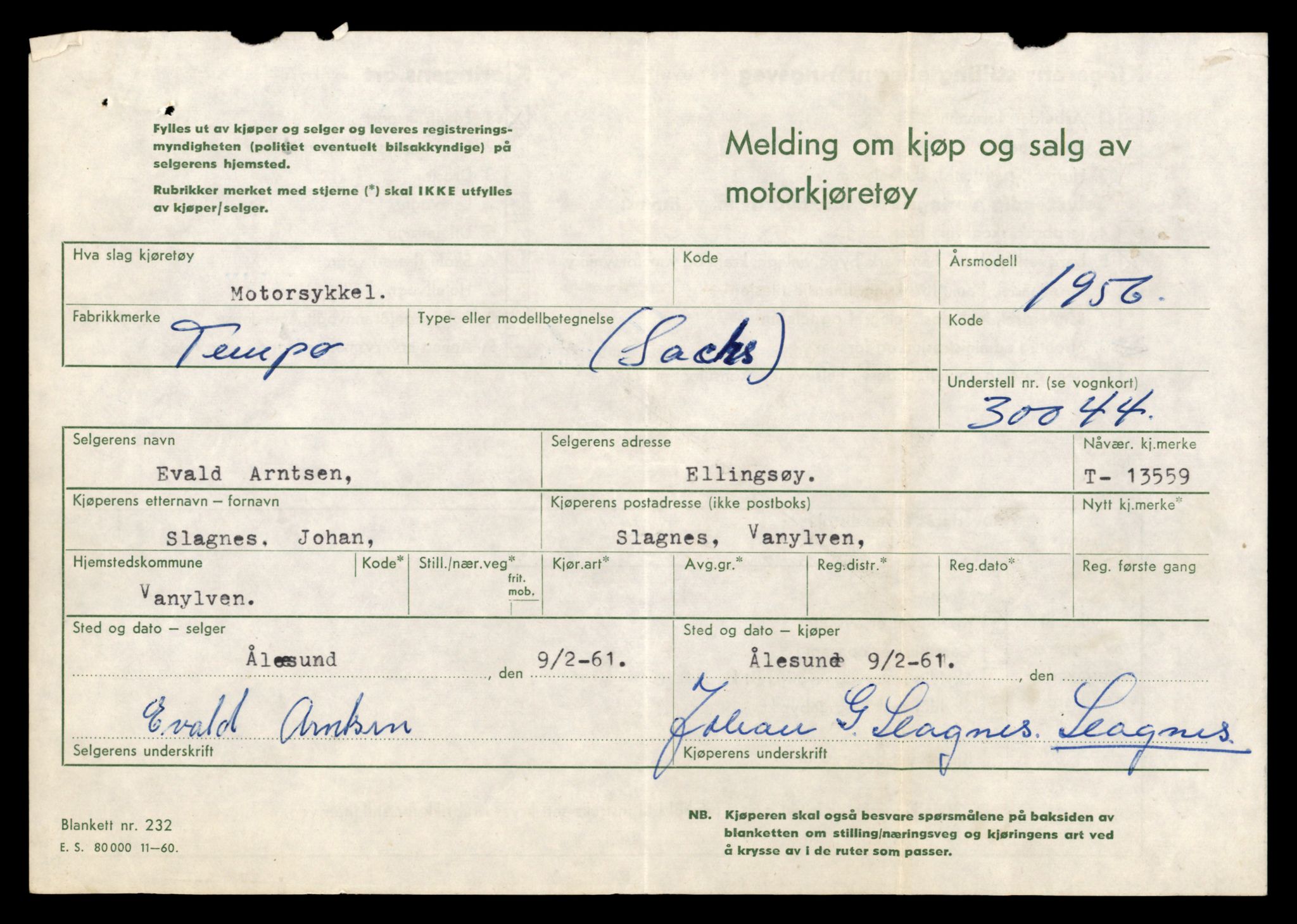 Møre og Romsdal vegkontor - Ålesund trafikkstasjon, AV/SAT-A-4099/F/Fe/L0040: Registreringskort for kjøretøy T 13531 - T 13709, 1927-1998, p. 586