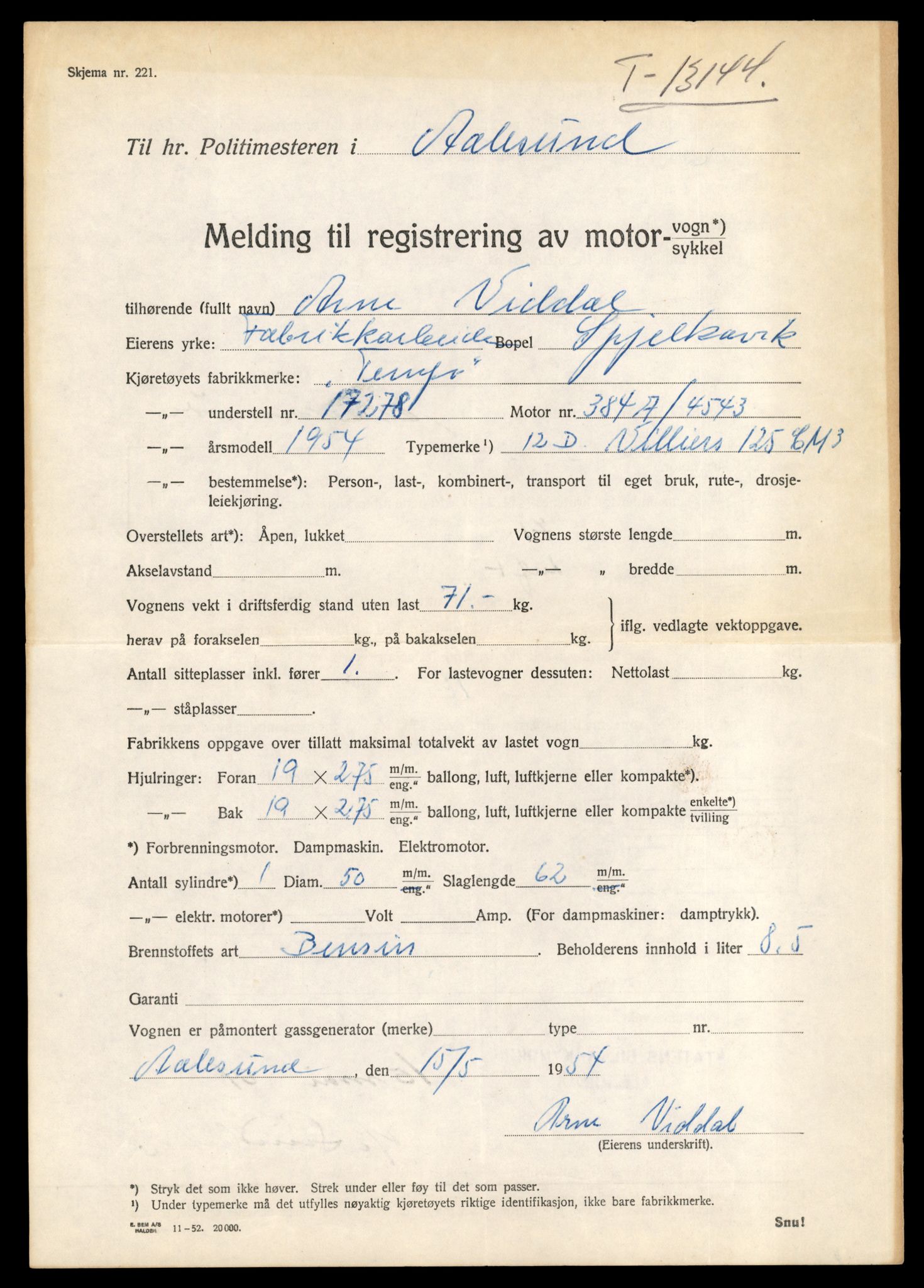 Møre og Romsdal vegkontor - Ålesund trafikkstasjon, AV/SAT-A-4099/F/Fe/L0037: Registreringskort for kjøretøy T 13031 - T 13179, 1927-1998, p. 2251
