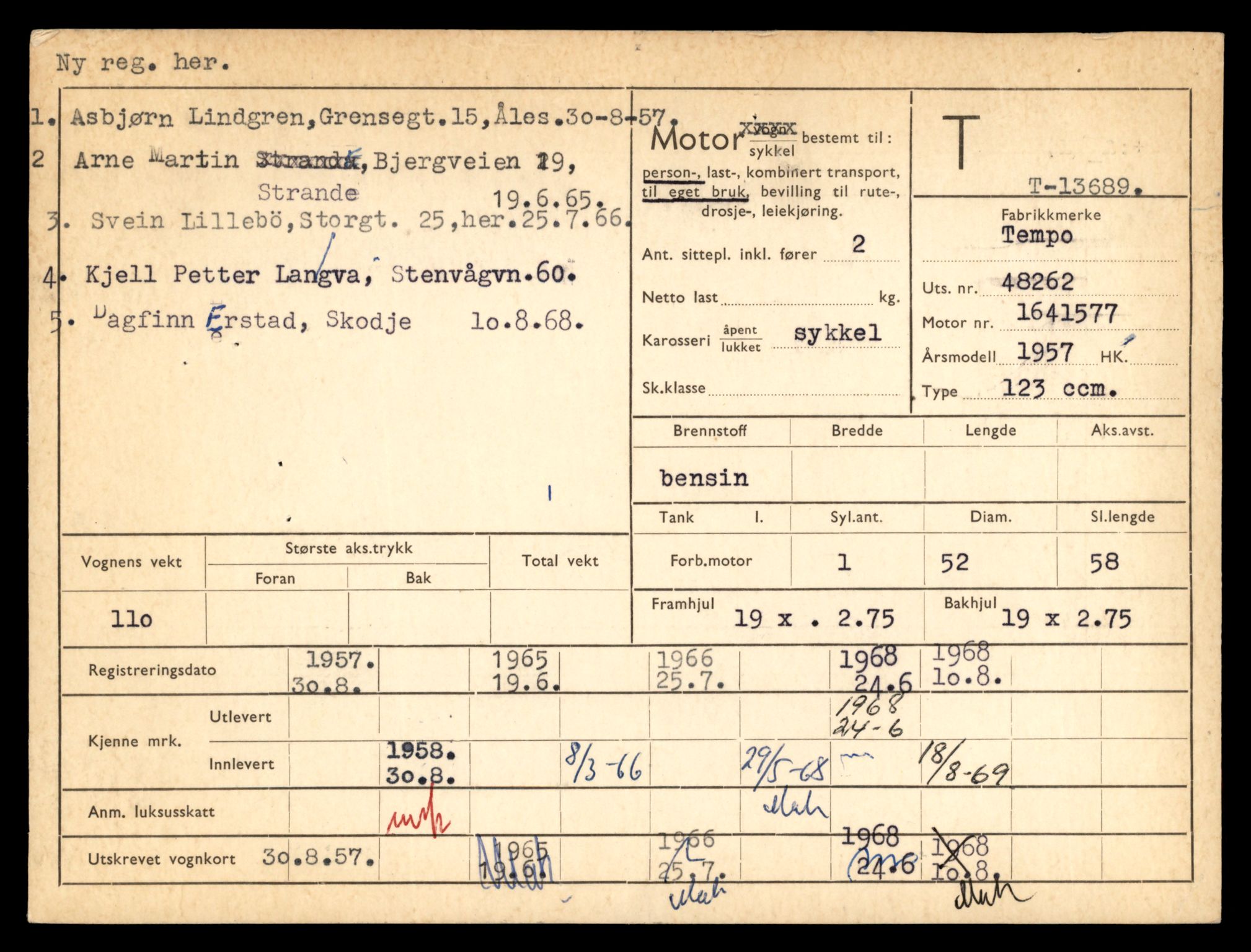 Møre og Romsdal vegkontor - Ålesund trafikkstasjon, AV/SAT-A-4099/F/Fe/L0040: Registreringskort for kjøretøy T 13531 - T 13709, 1927-1998, p. 2713