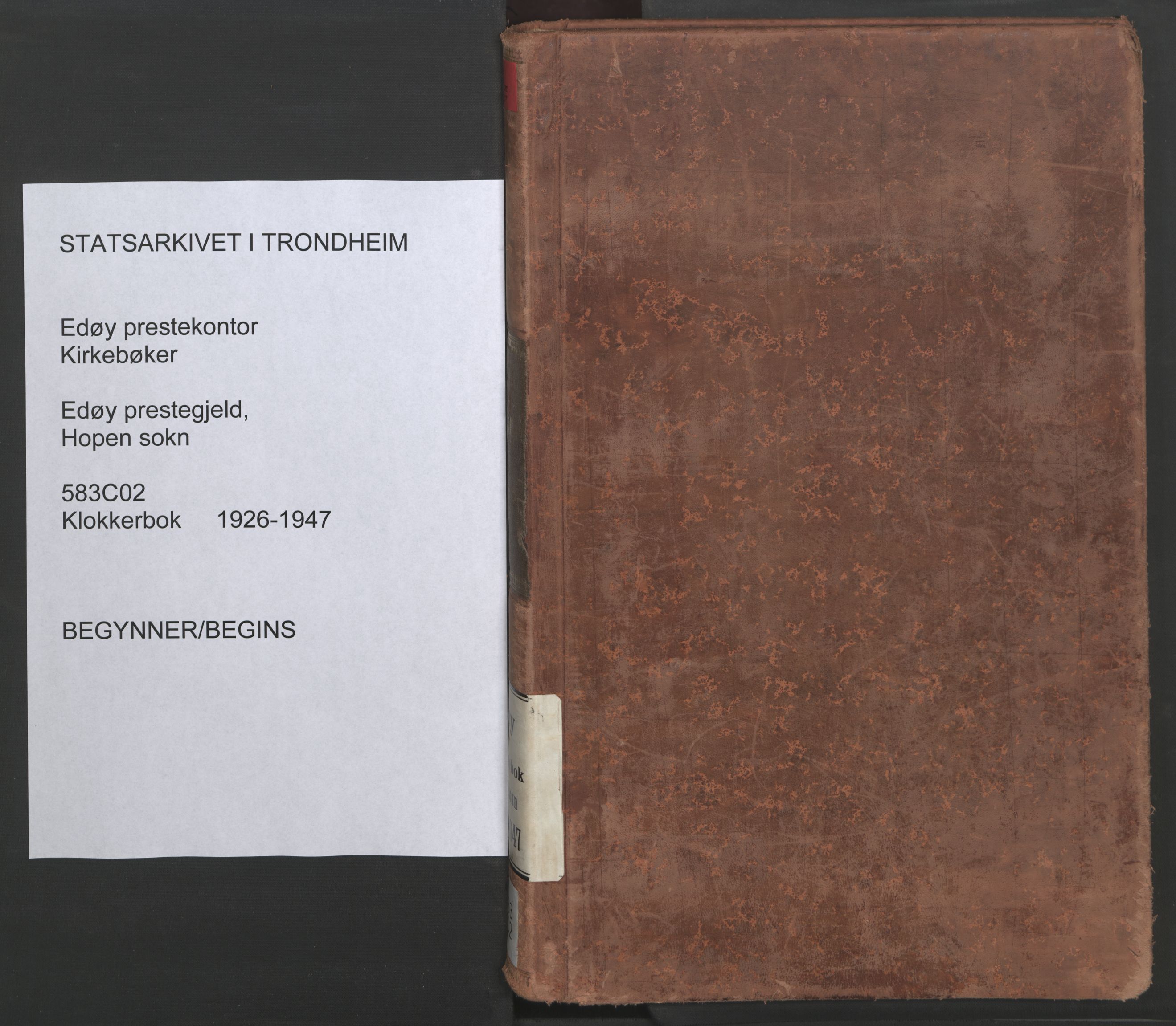 Ministerialprotokoller, klokkerbøker og fødselsregistre - Møre og Romsdal, SAT/A-1454/583/L0957: Parish register (copy) no. 583C02, 1926-1947