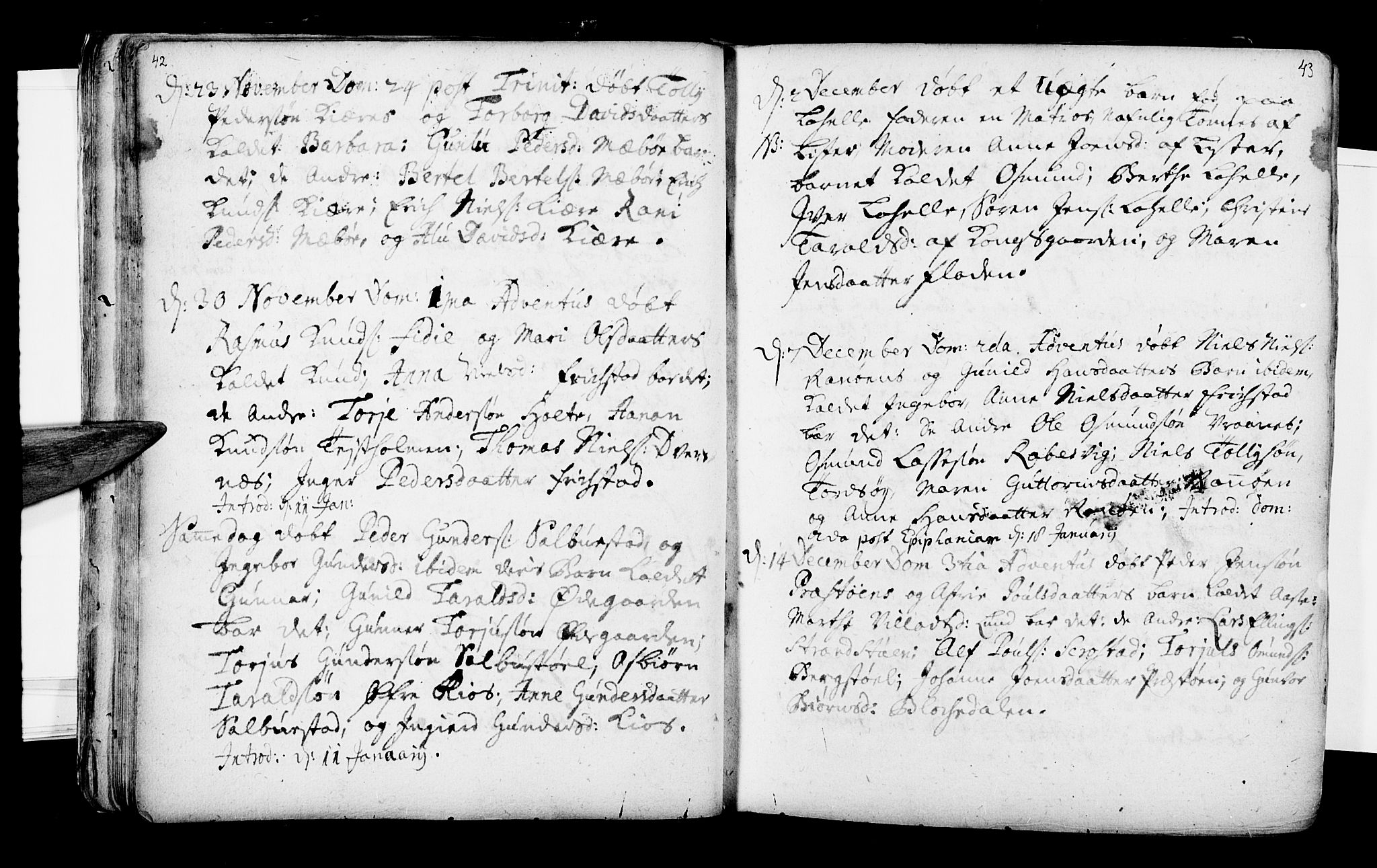 Oddernes sokneprestkontor, AV/SAK-1111-0033/F/Fa/Faa/L0002: Parish register (official) no. A 2, 1719-1764, p. 42-43