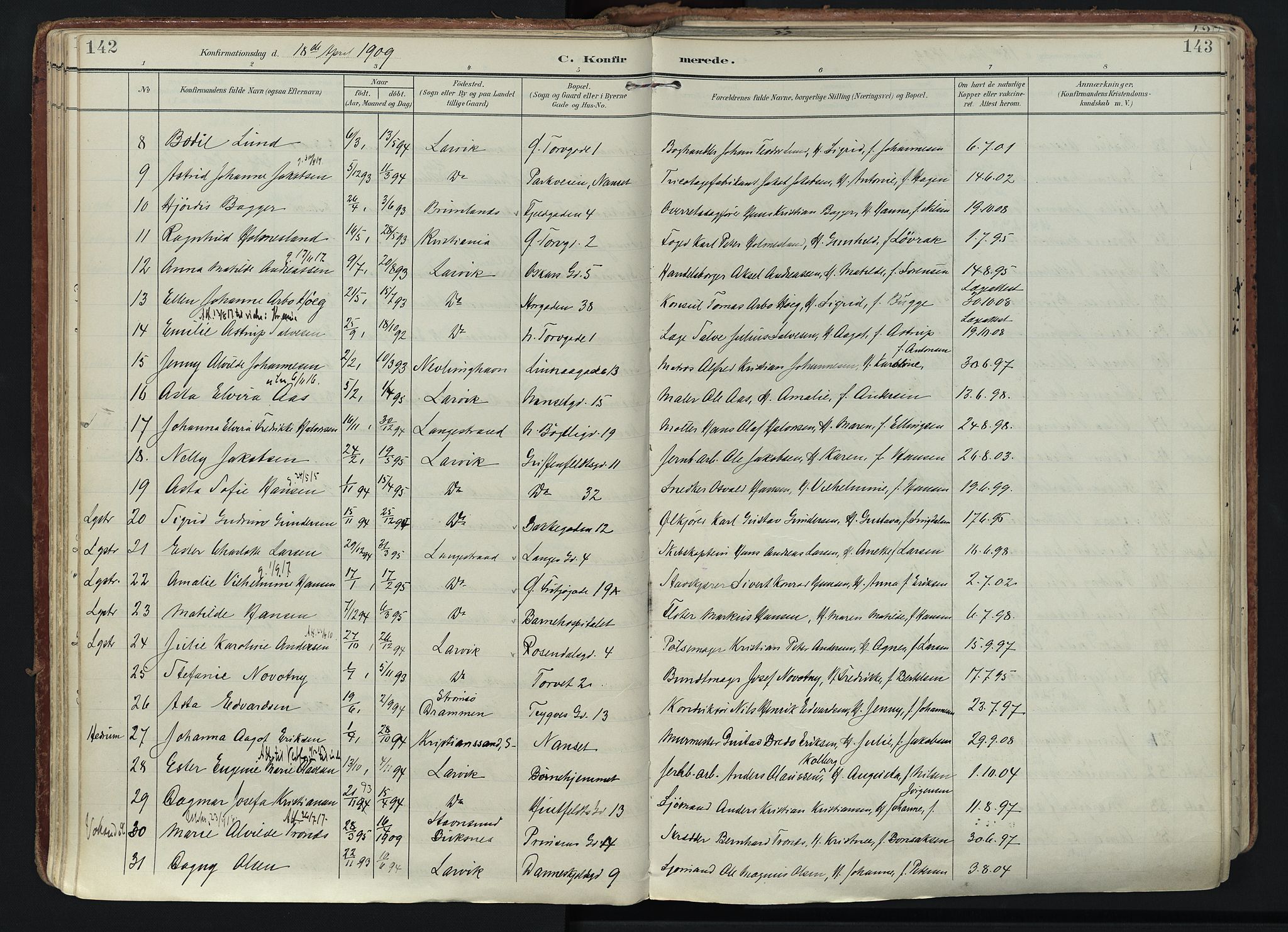 Larvik kirkebøker, SAKO/A-352/F/Fa/L0011: Parish register (official) no. I 11, 1902-1922, p. 142-143