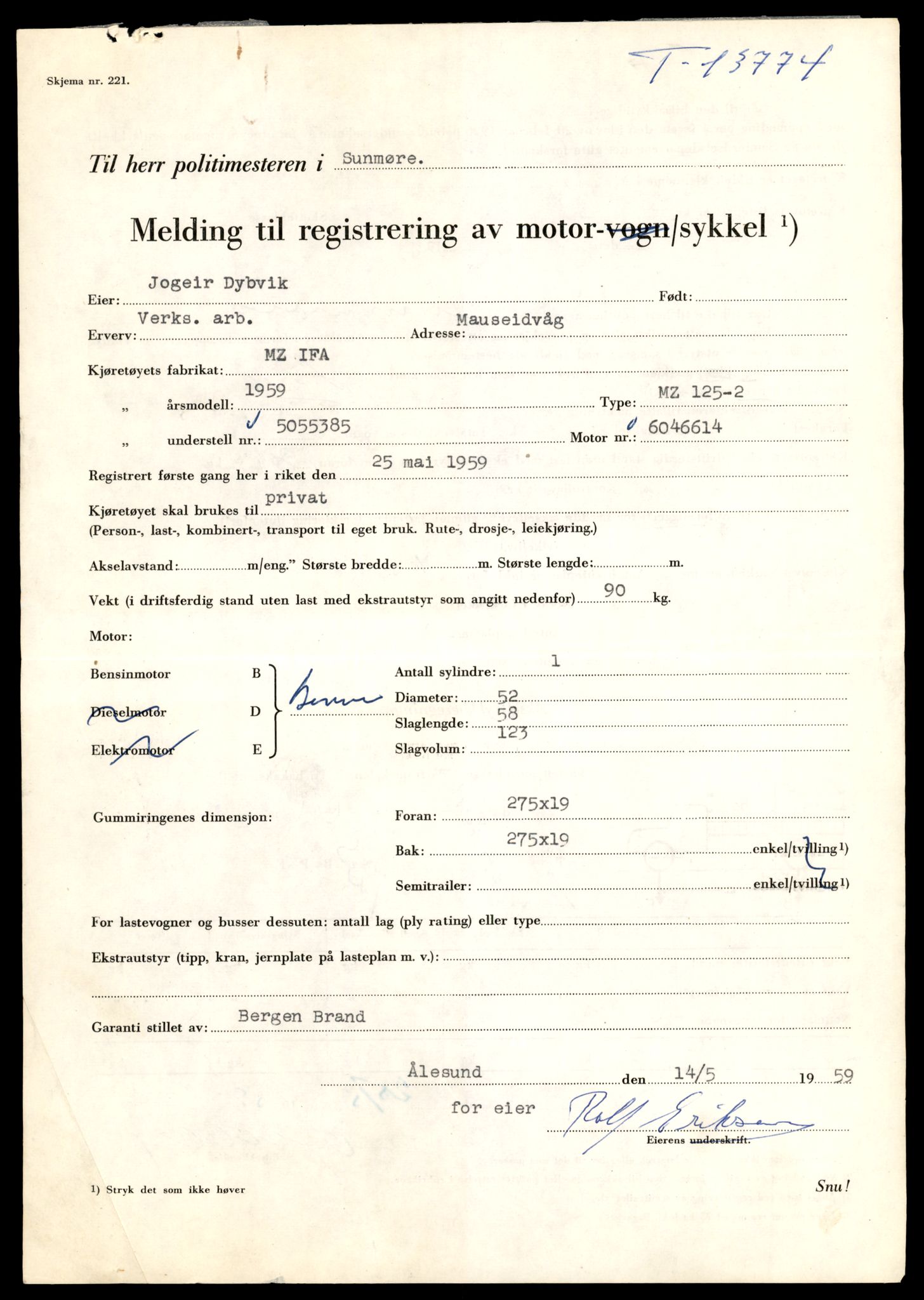 Møre og Romsdal vegkontor - Ålesund trafikkstasjon, AV/SAT-A-4099/F/Fe/L0041: Registreringskort for kjøretøy T 13710 - T 13905, 1927-1998, p. 1101