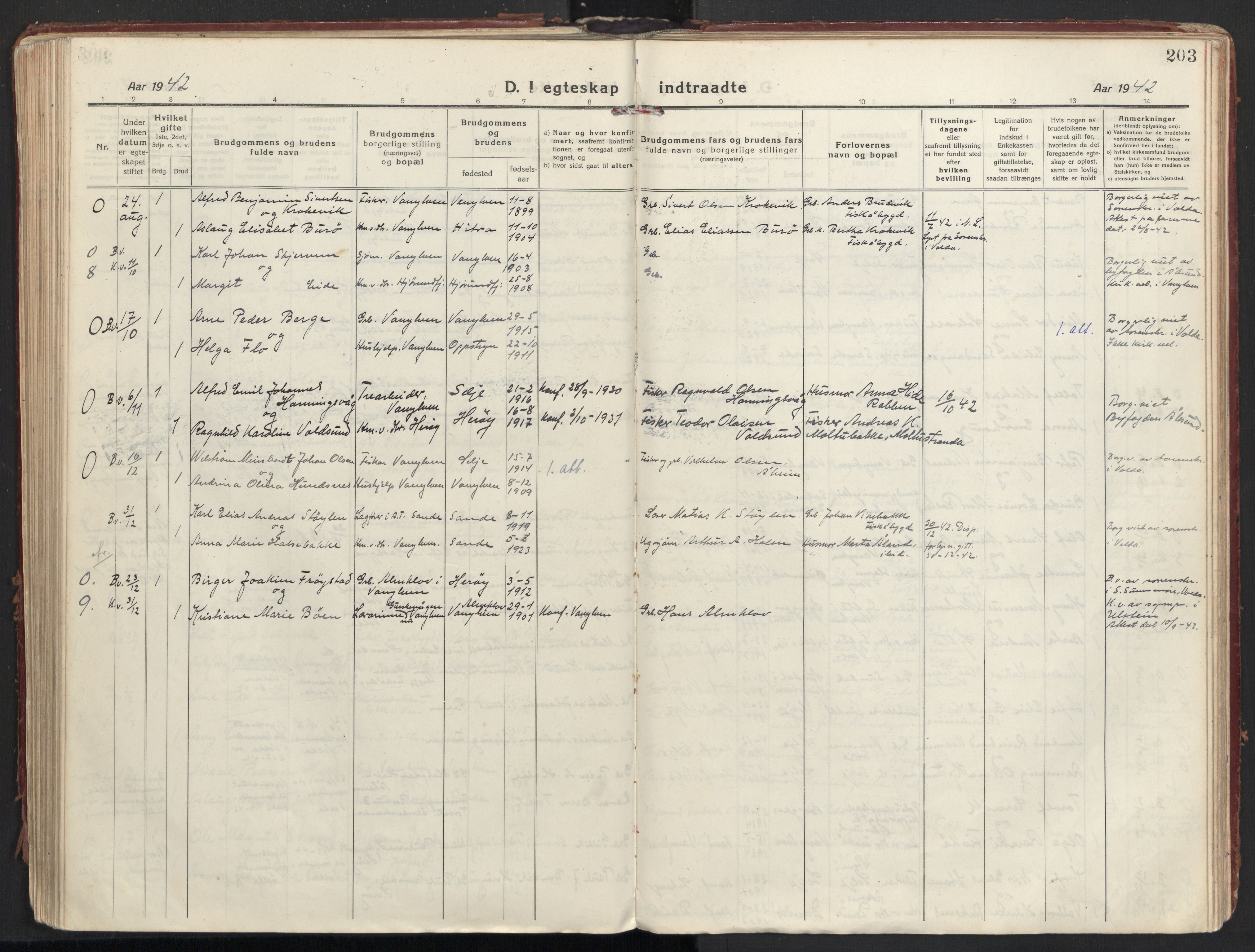 Ministerialprotokoller, klokkerbøker og fødselsregistre - Møre og Romsdal, AV/SAT-A-1454/501/L0012: Parish register (official) no. 501A12, 1920-1946, p. 203